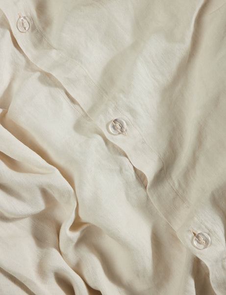 #color::cream #size::full-queen #size::king-cal-king | Close up view of the Essie soft, breathable hemp duvet cover in cream