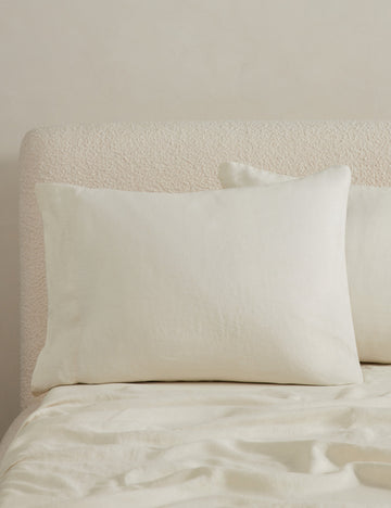 #color::cream #size::standard #size::king | Essie soft, breathable hemp pillowcase in cream
