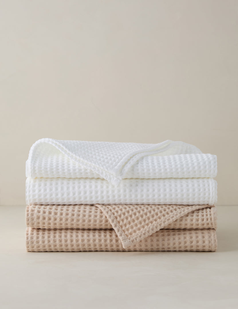 #color::sand #color::white #style::bath-towel #style::hand-towel