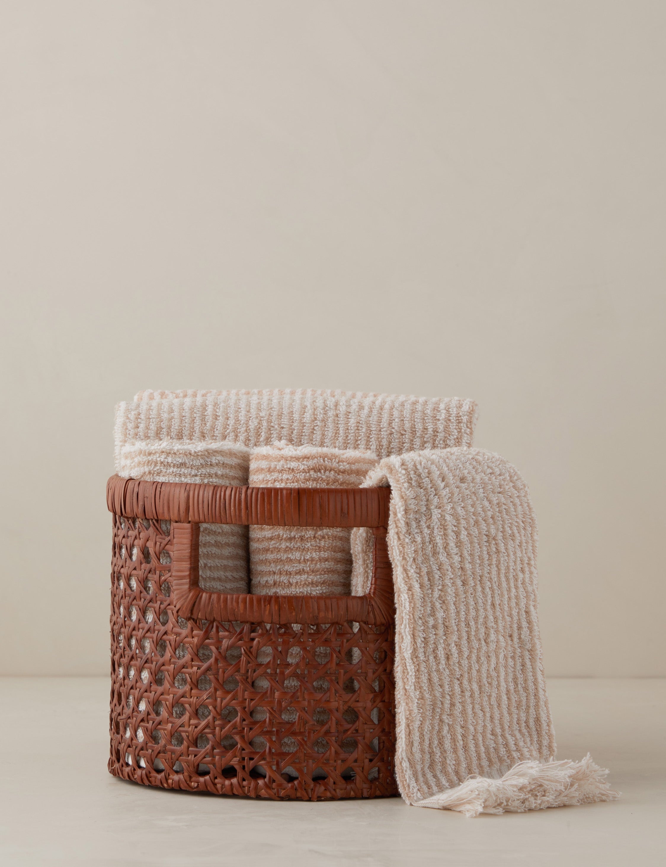#color::russet #size::medium