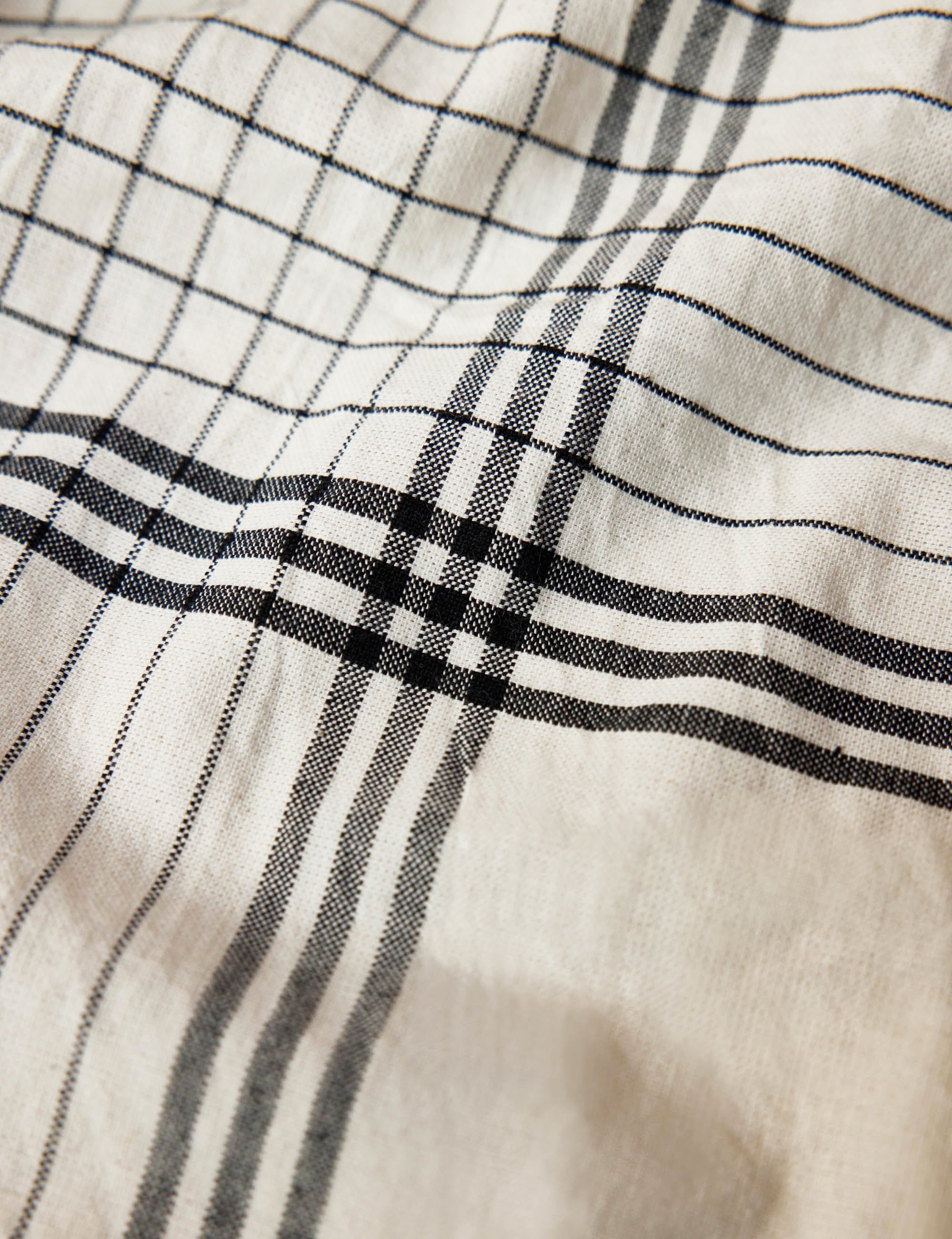 Heather Taylor Home French Lattice Tablecloth - Thumbnail 2