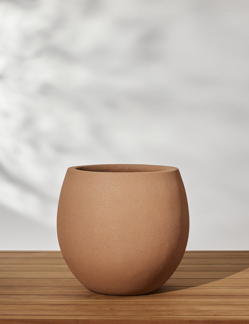 #size::small | Kenna small rounded fiberstone planter.