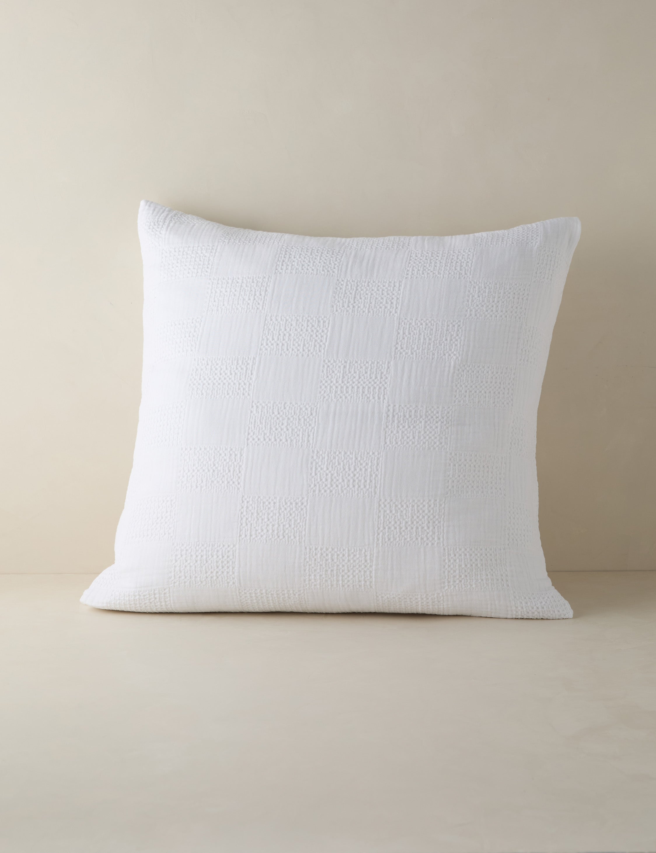 #color::white #size::euro