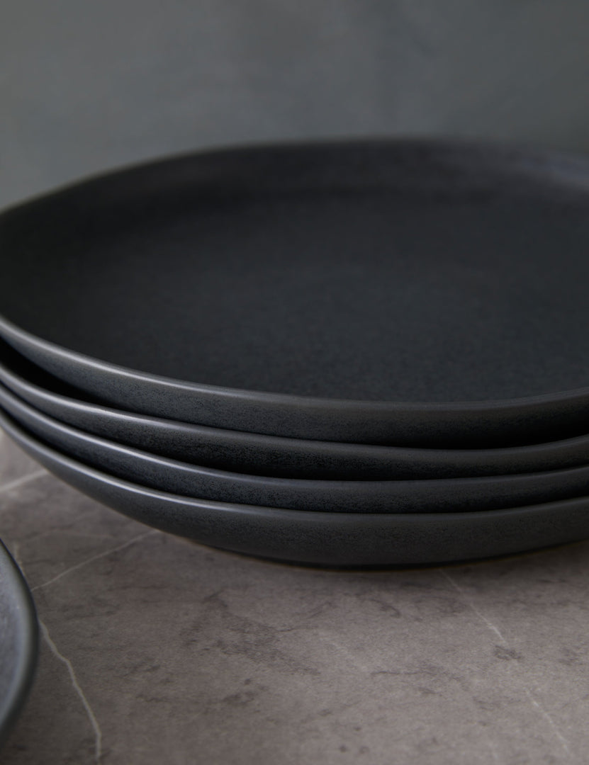 #color::black #style::dinner-plates--set-of-6
