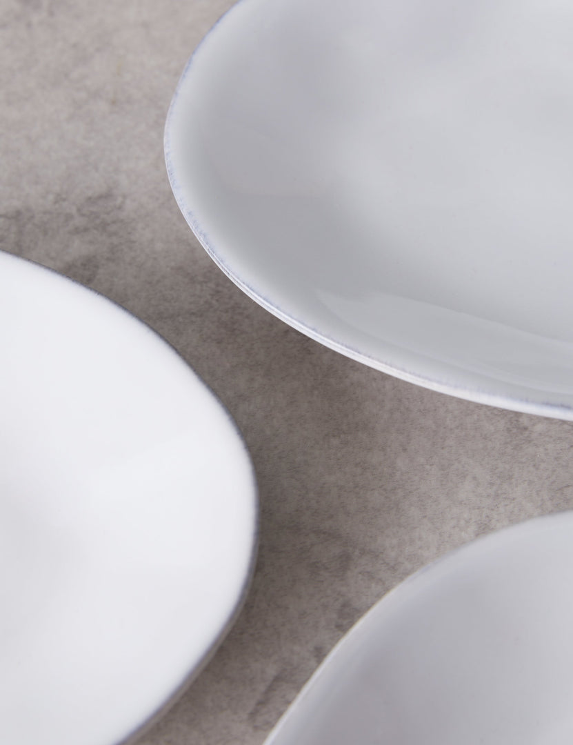 #color::white #style::oval-plates--set-of-6