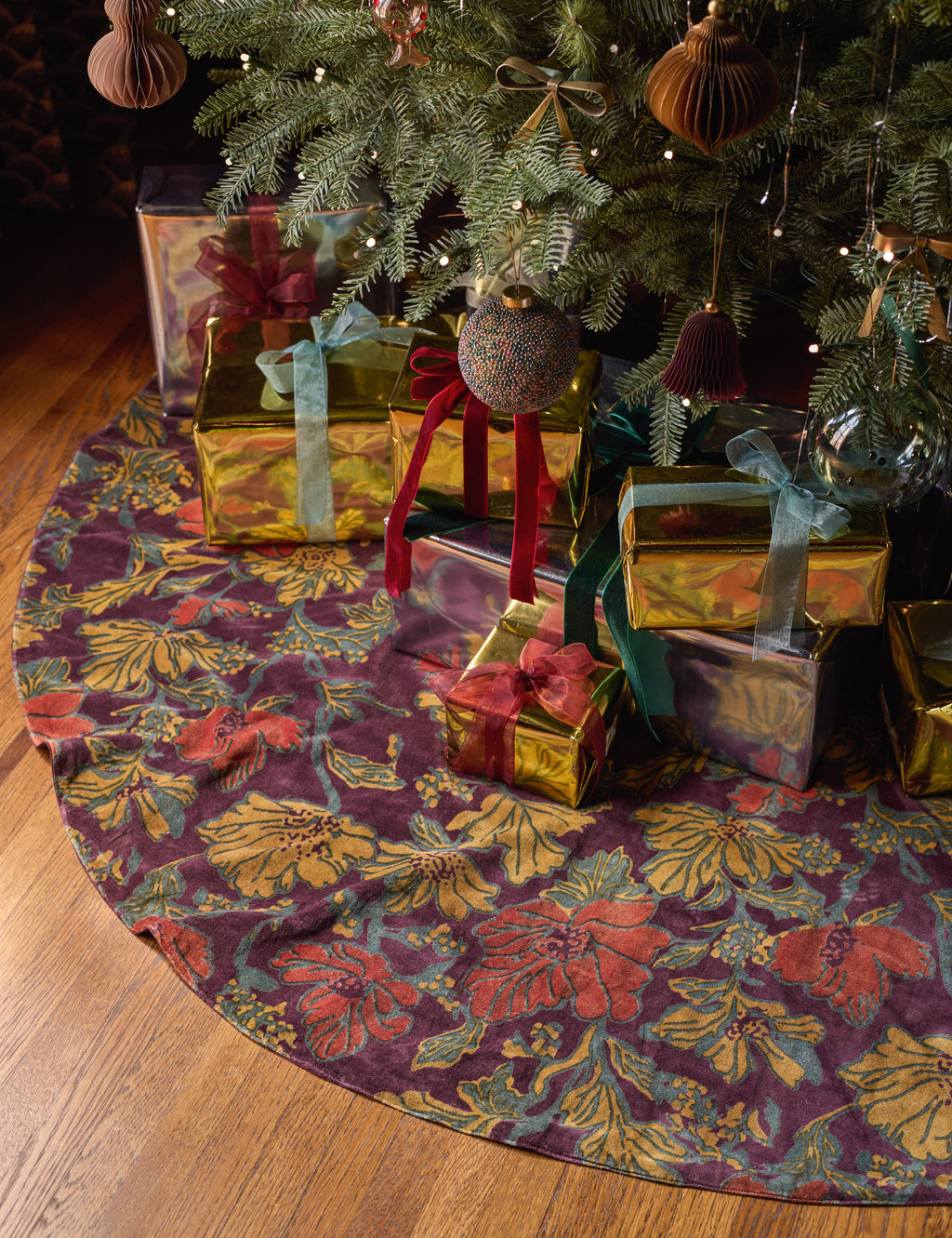 Agnetha Velvet Tree Skirt