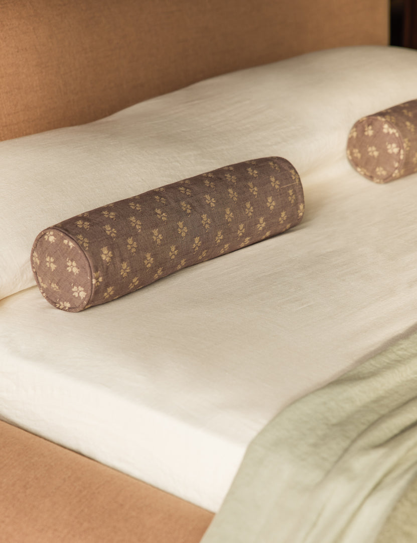 #color::plum-and-sand #style::bolster #fill type::with-feather-down-insert 