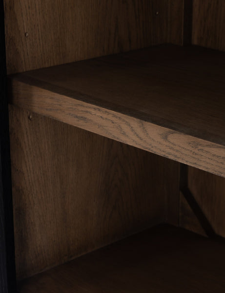 #color::oak-and-black