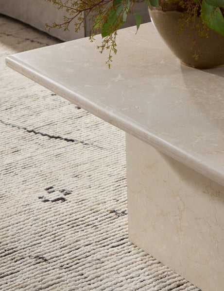 #color::cream-marble