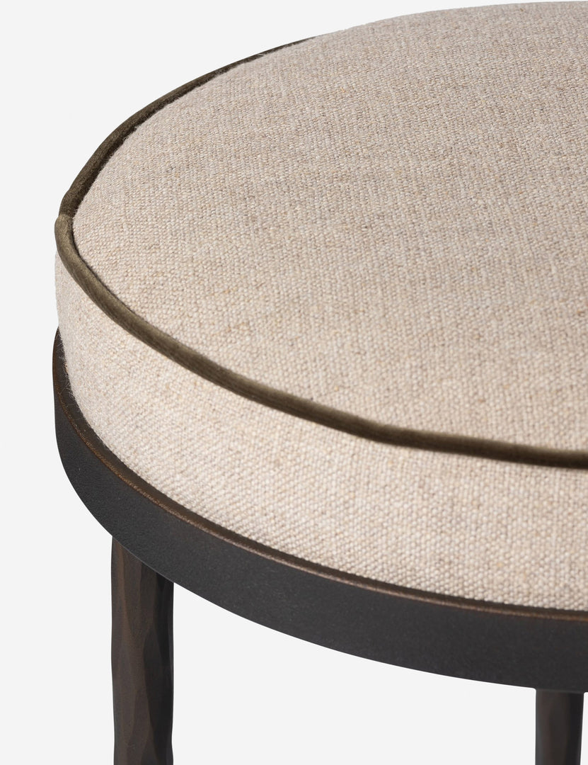 #color::taupe #size::counter