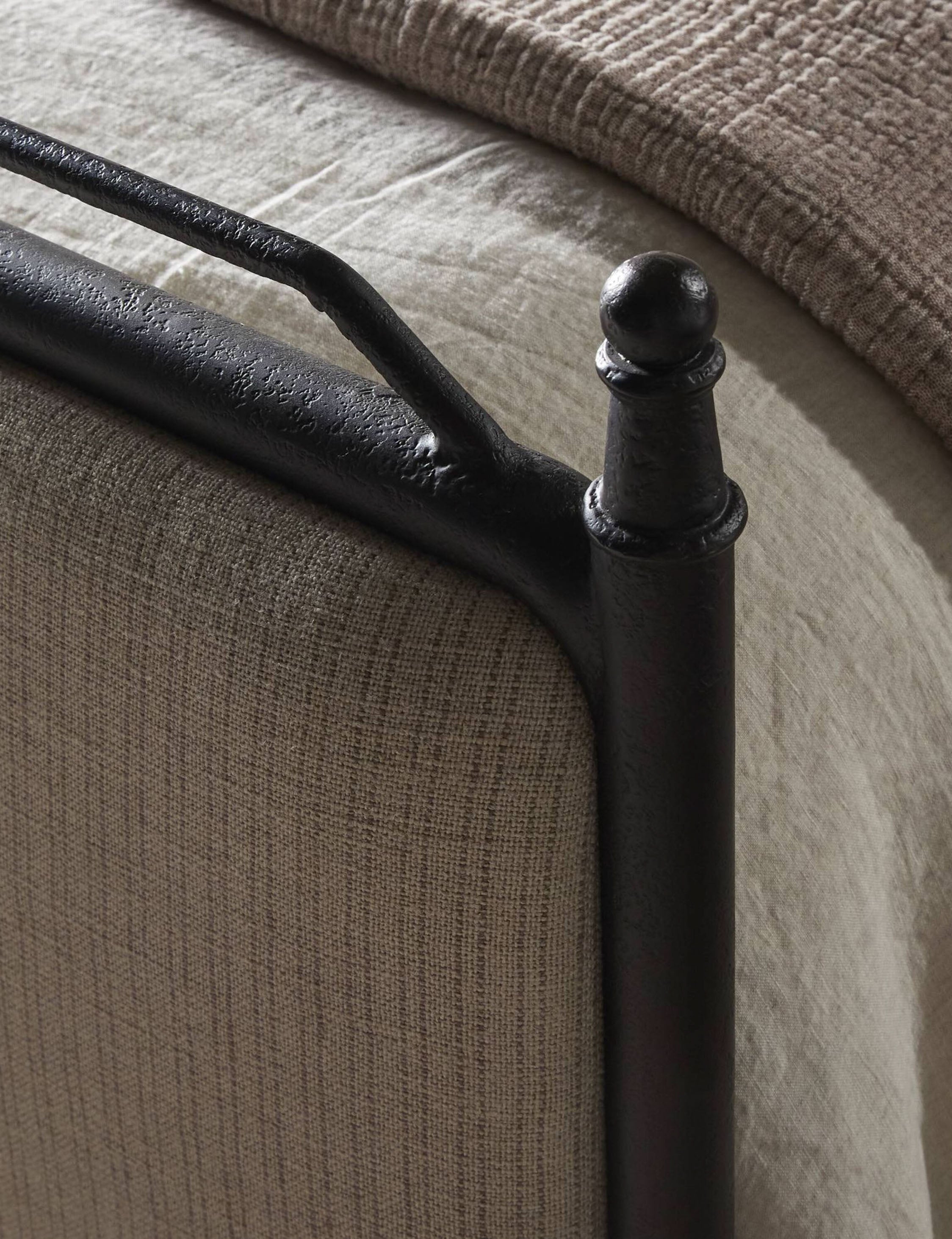 Leyla Platform Bed - Thumbnail 5