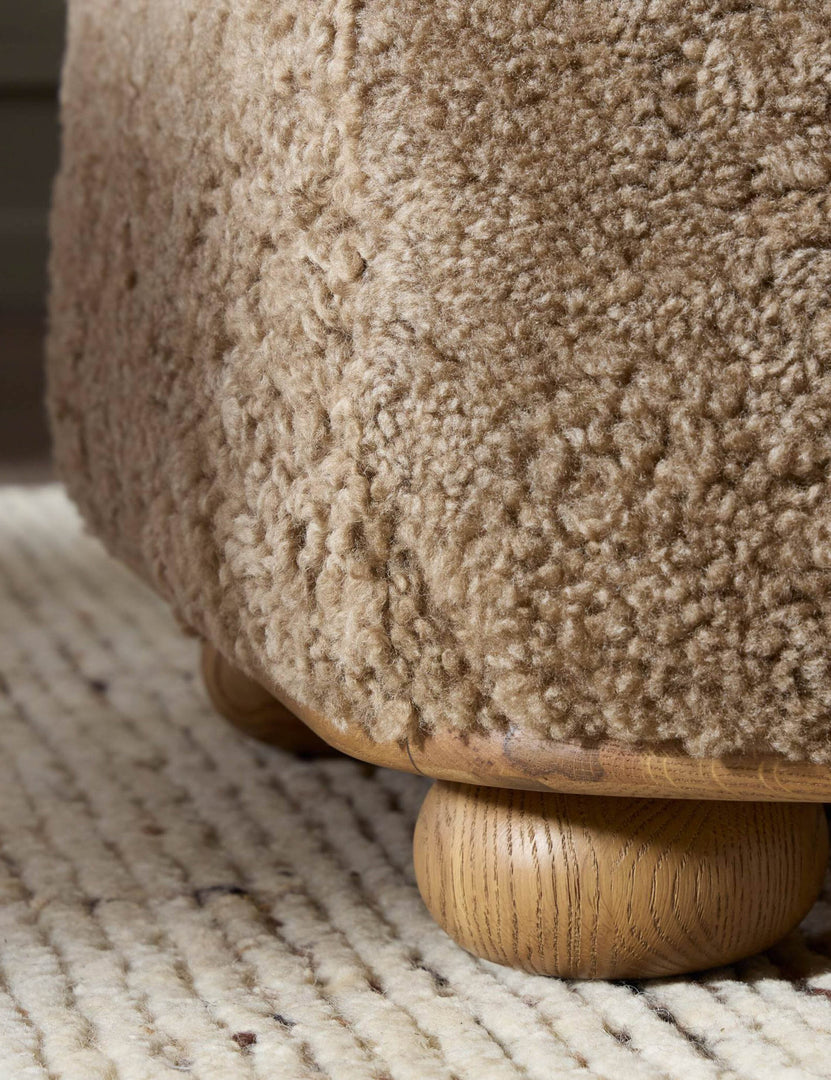 #color::taupe-shearling