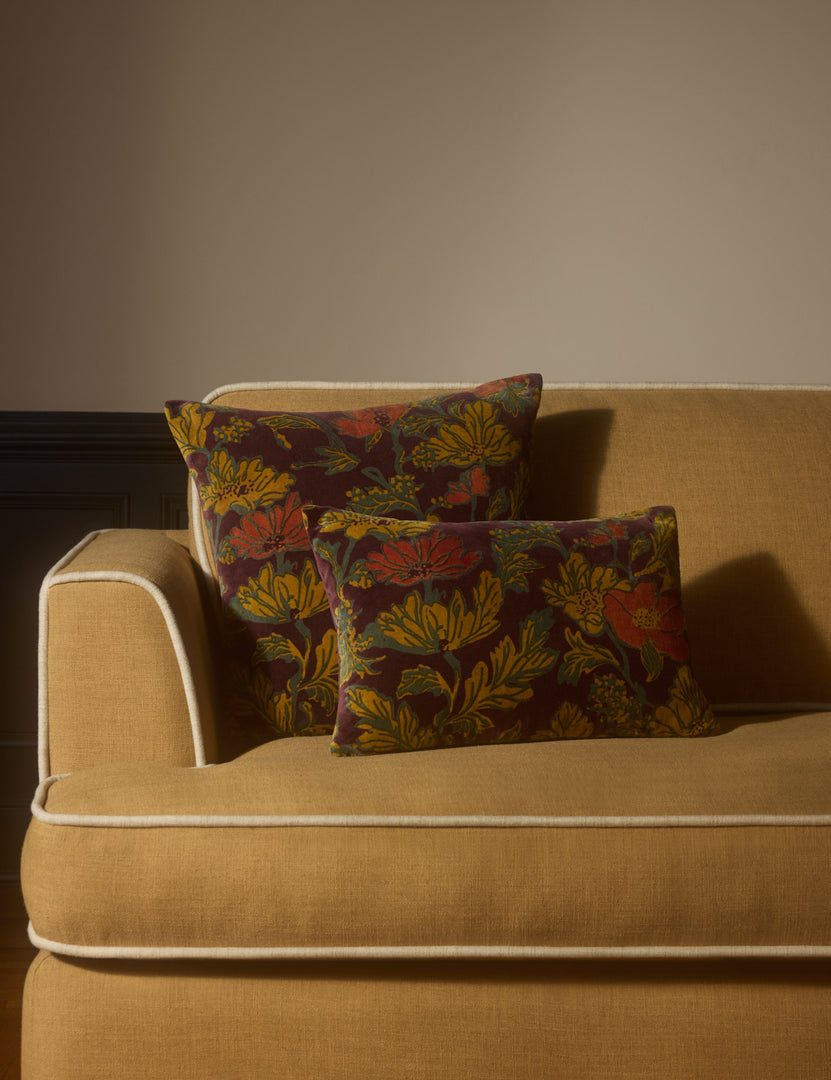 #color::boysenberry #style::lumbar #style::square #fill type::with-insert