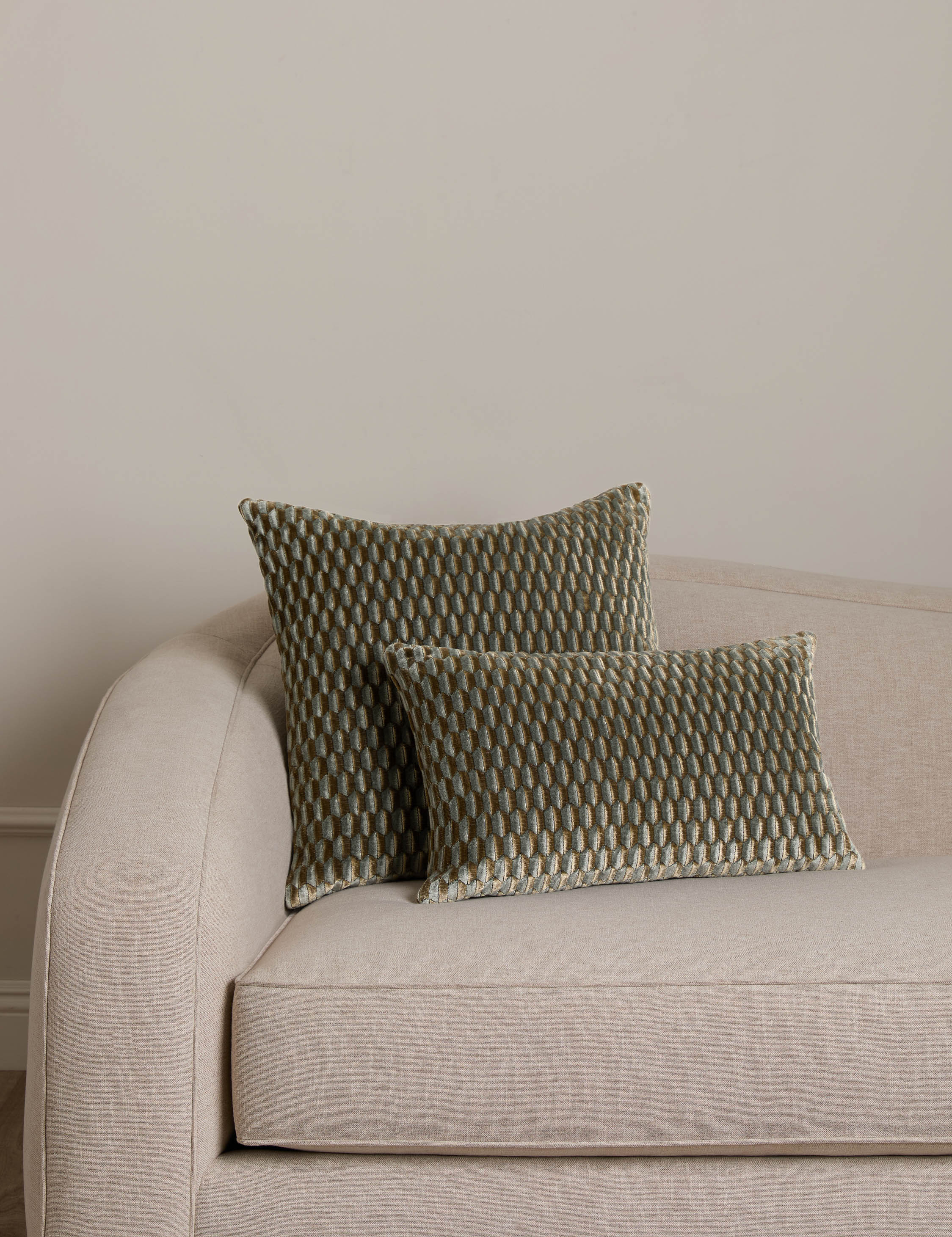 #color::mineral #style::square #style::lumbar