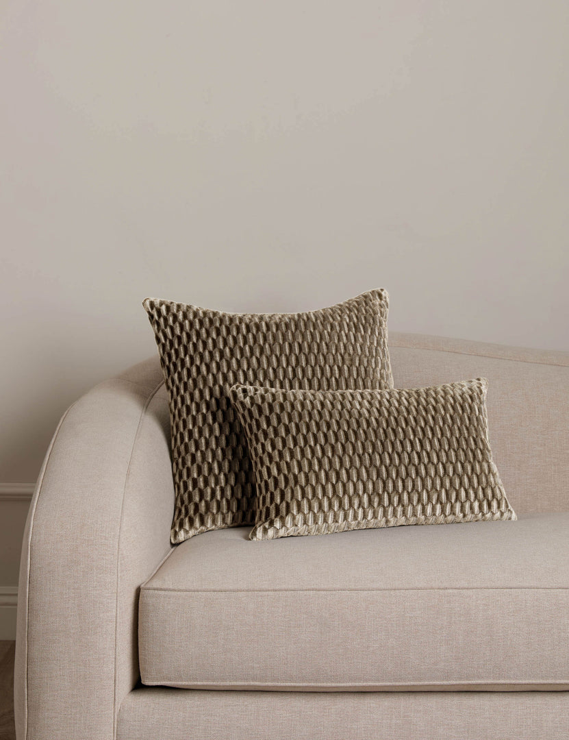 #color::fawn #style::square #style::lumbar