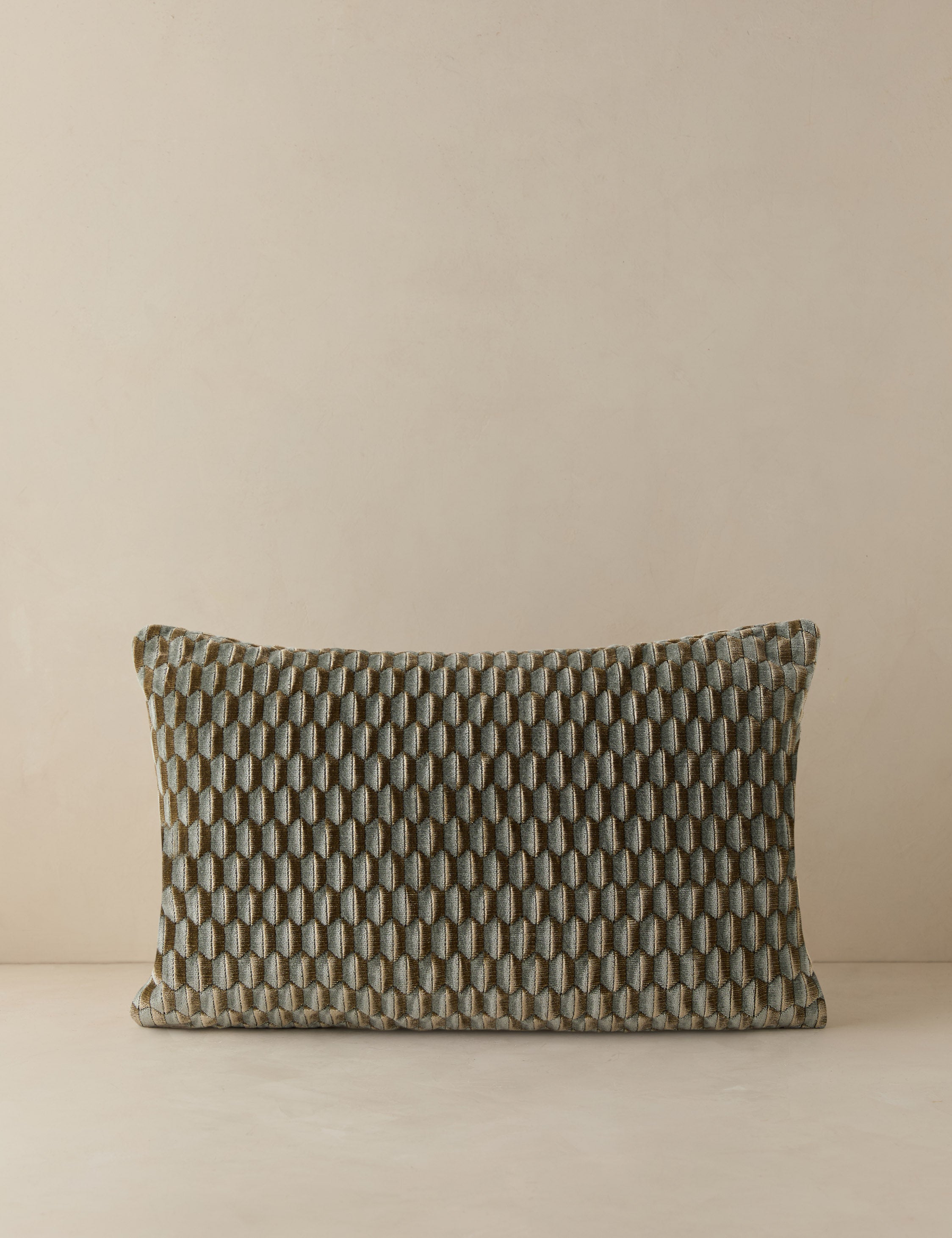 #color::mineral #style::lumbar