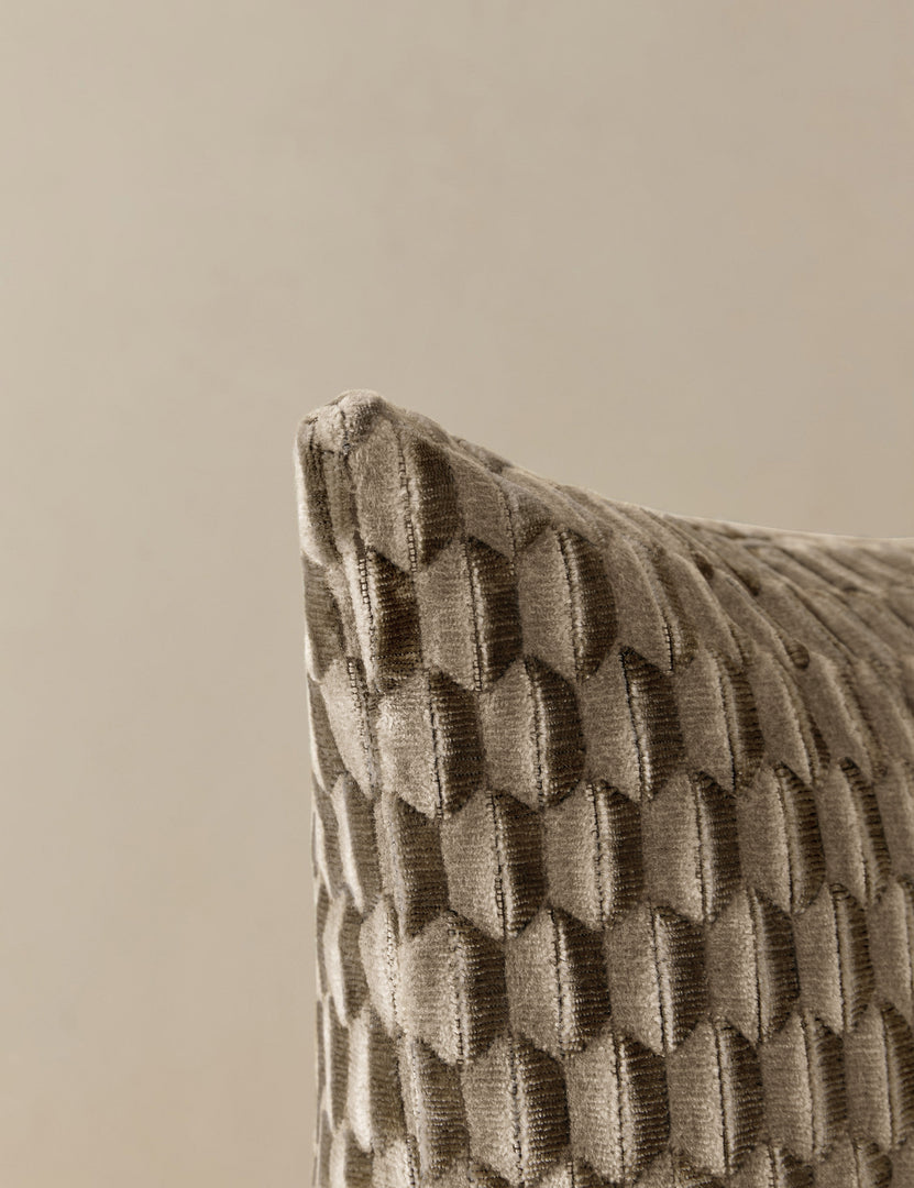 #color::fawn #style::square #style::lumbar