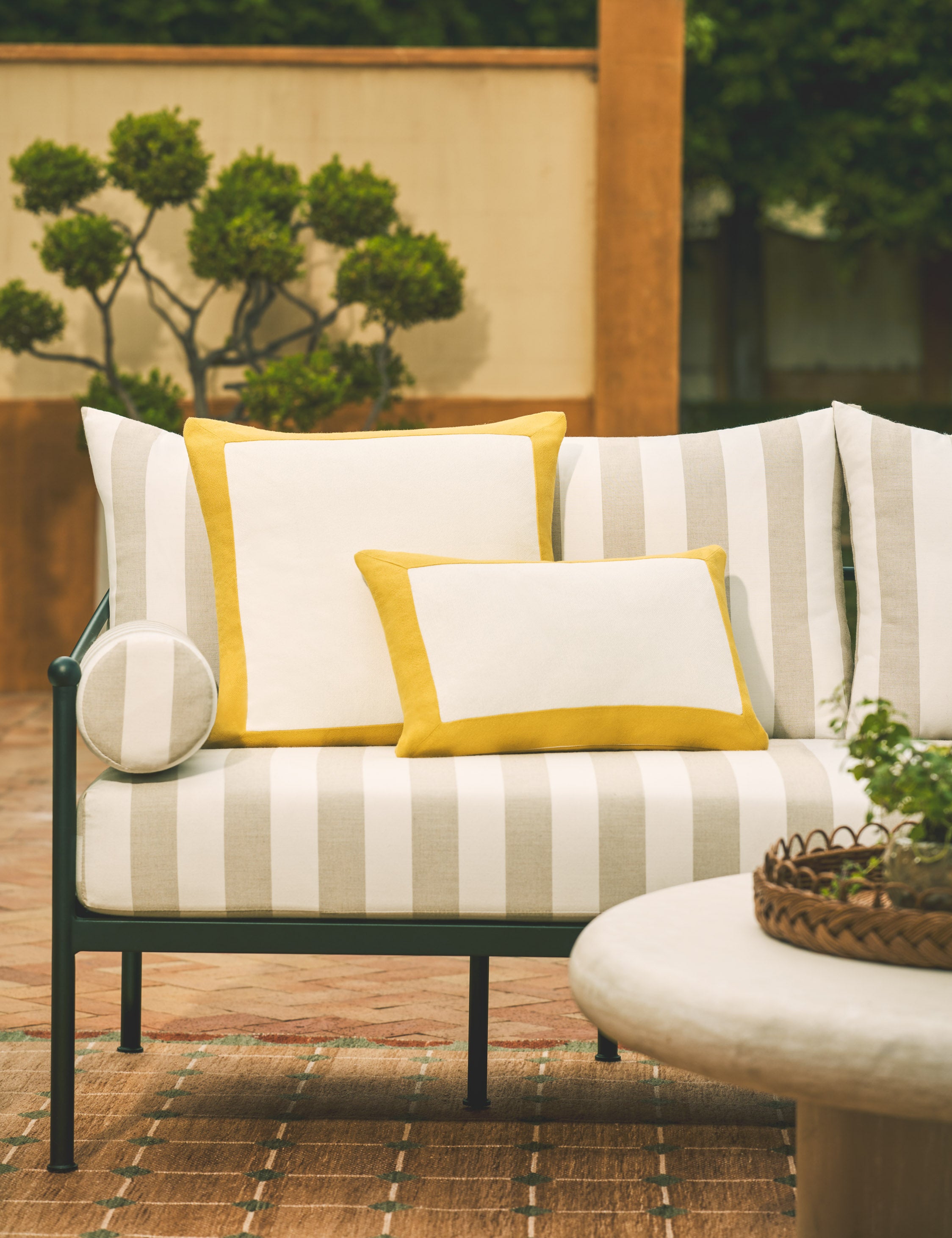 #color::yellow #size::square #size::lumbar