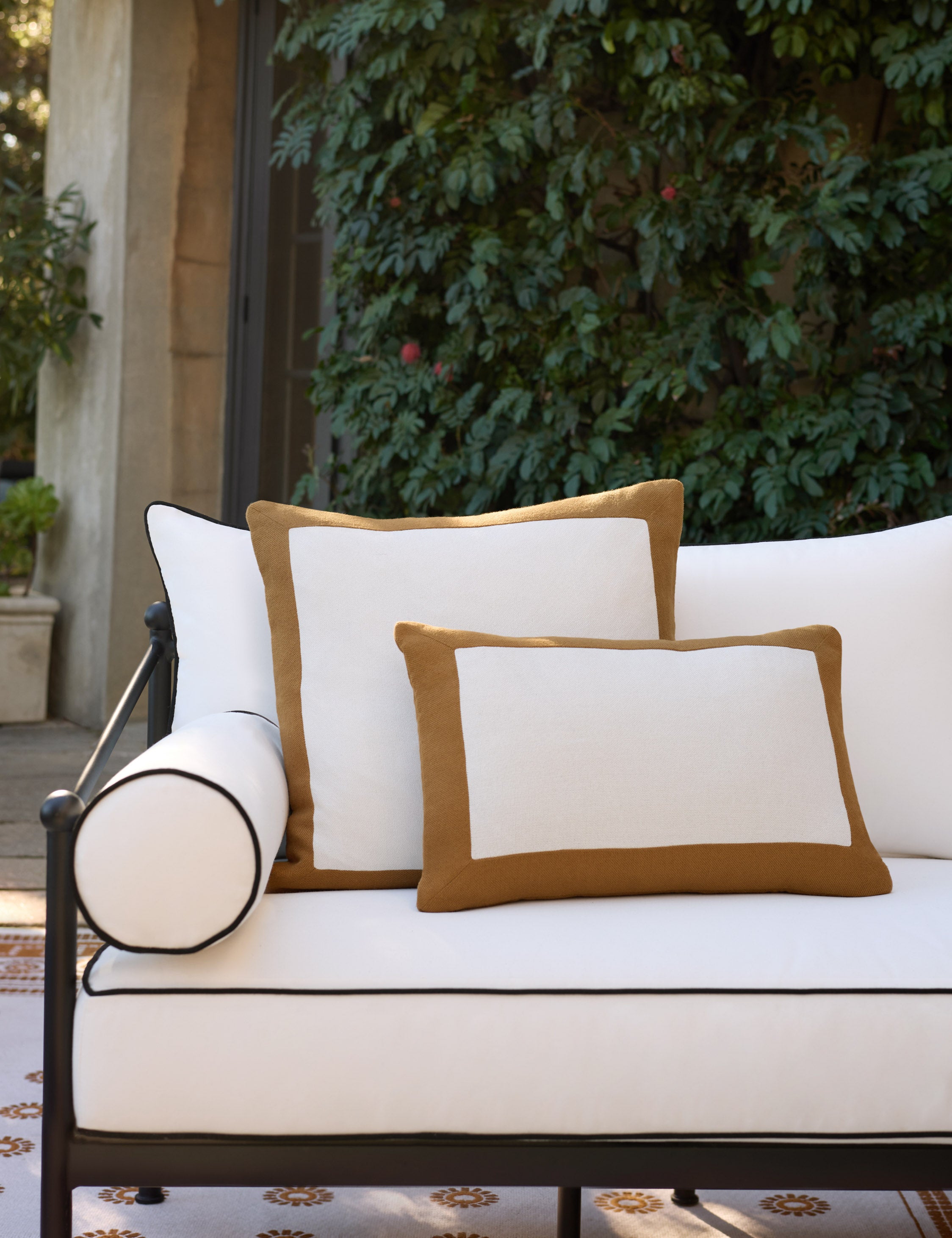 #color::ochre #style::lumbar #style::square
