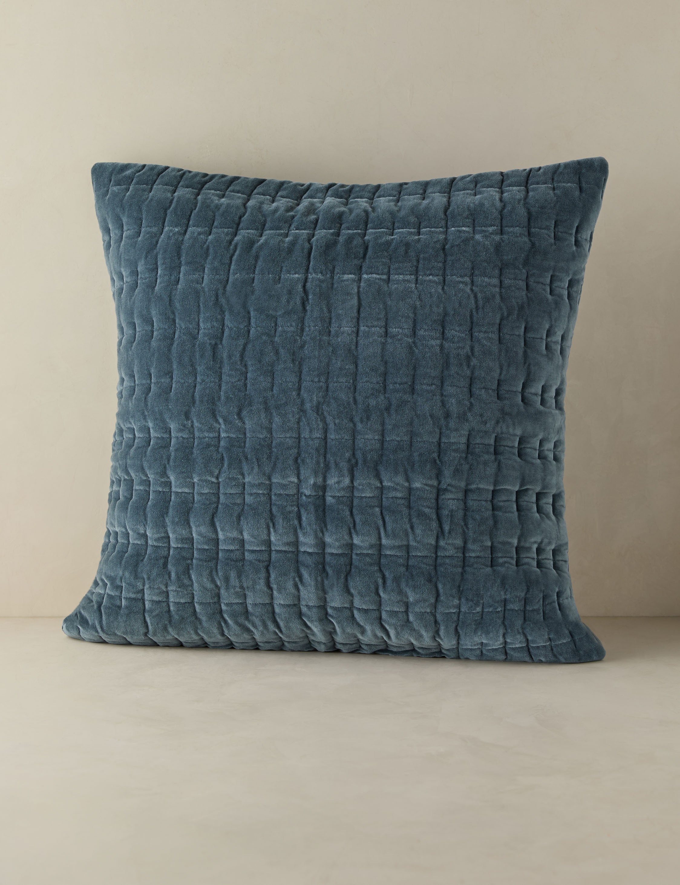  #color::stone-blue #size::euro