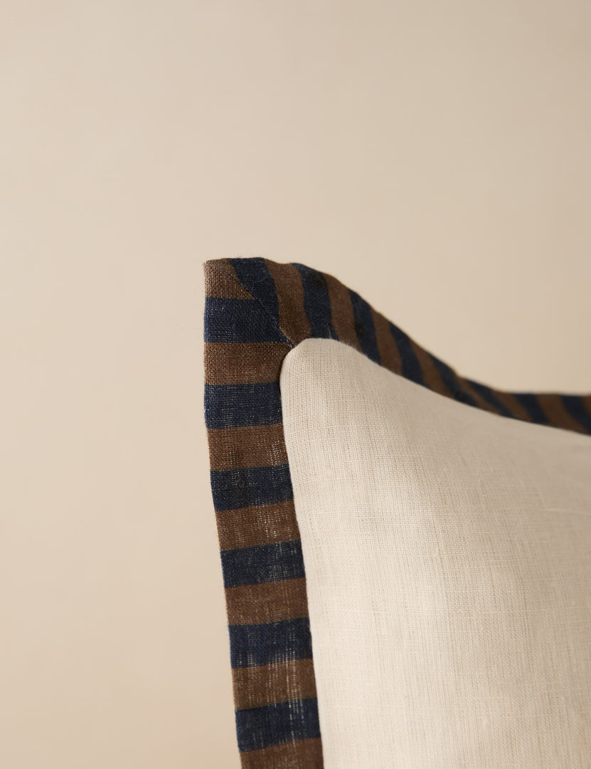 #color::ivory #style::square #style::lumbar