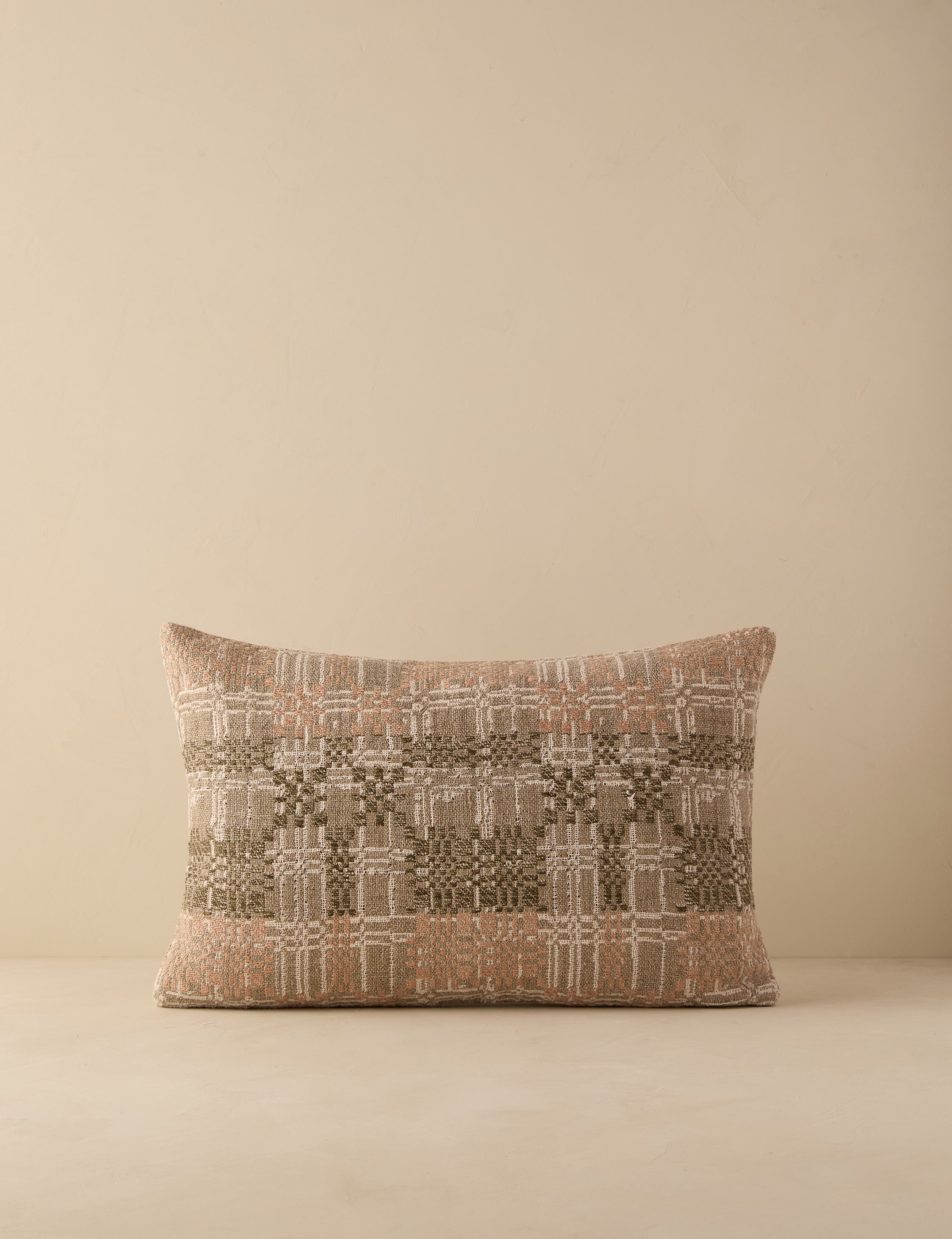 #color::peach-and-basil #style::lumbar #fill-type::with-insert #fill-type::pillow-cover-only