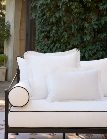 #color::coconut #style::lumbar #style::square #fill-type::polyester