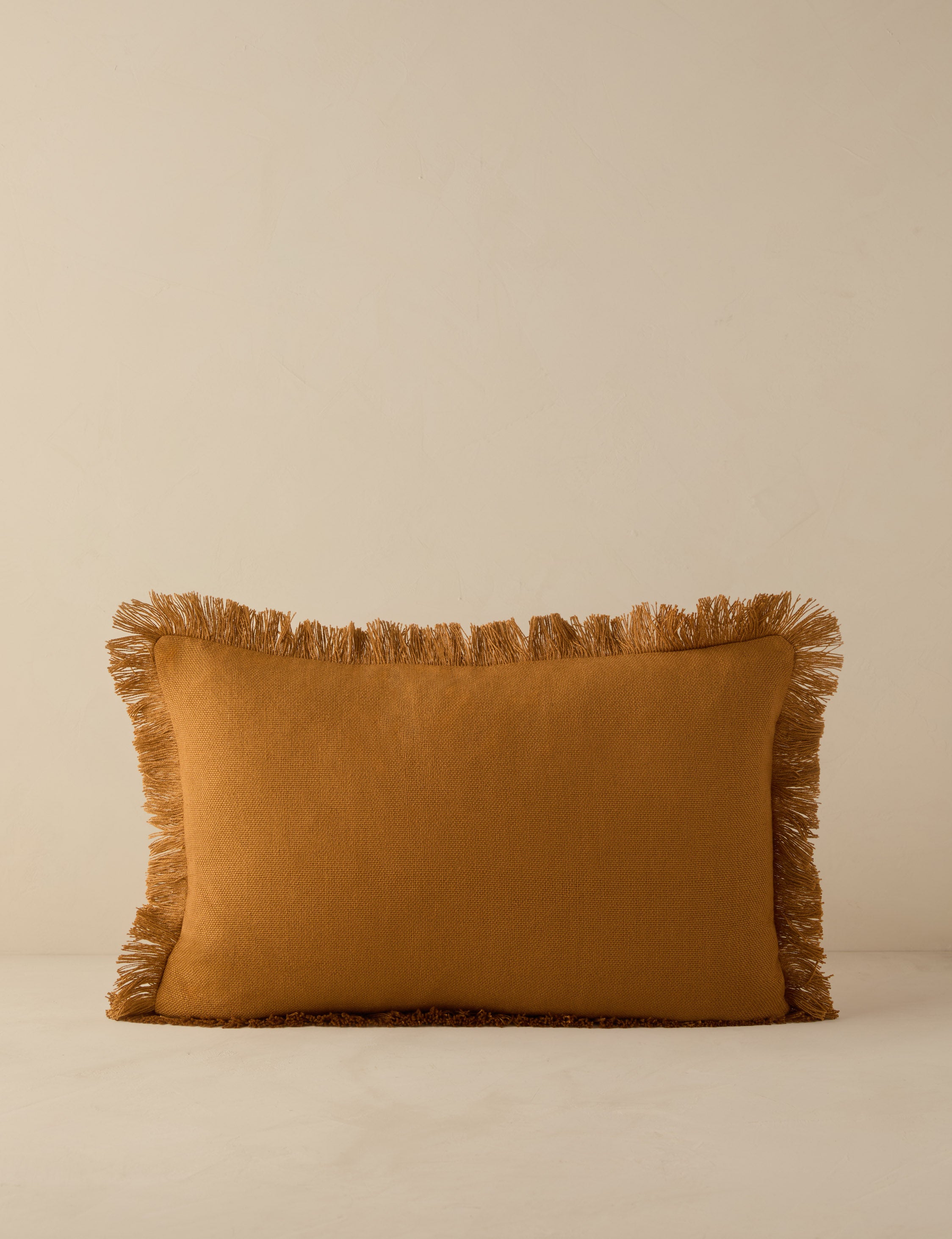 #color::deep-ochre #style::lumbar #fill-type::polyester