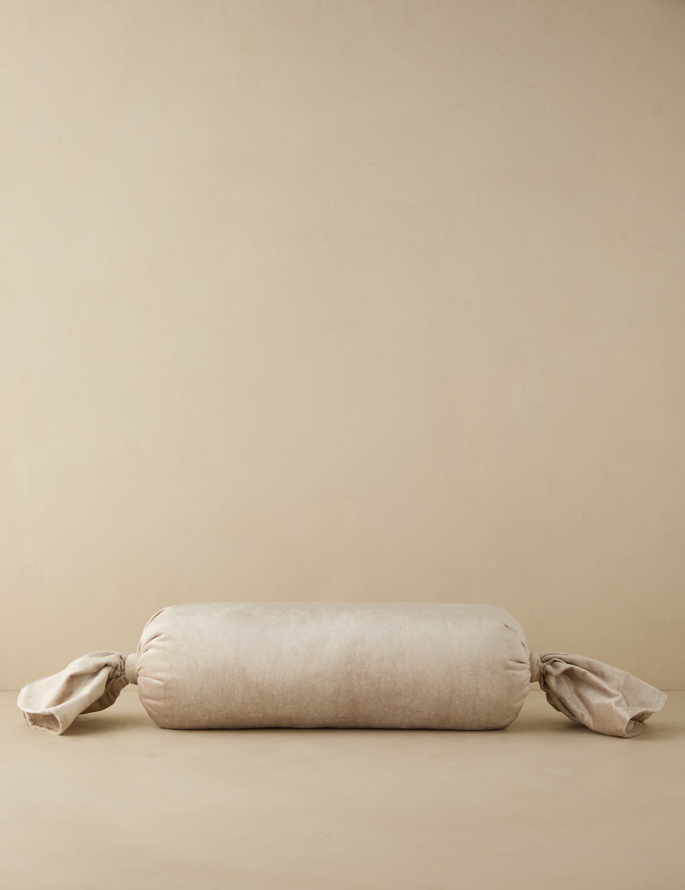 #color::champagne #style::bolster