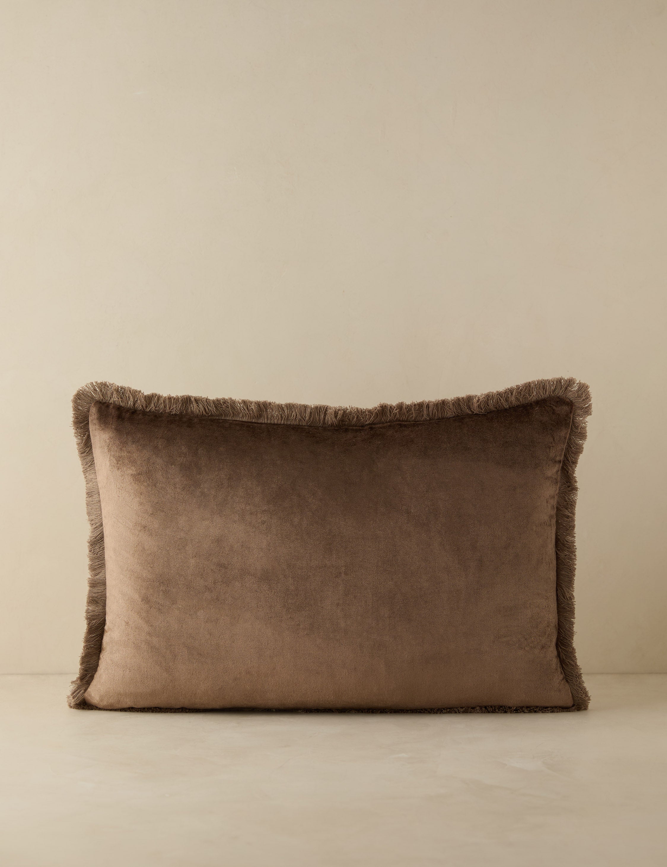 #color::taupe #style::lumbar