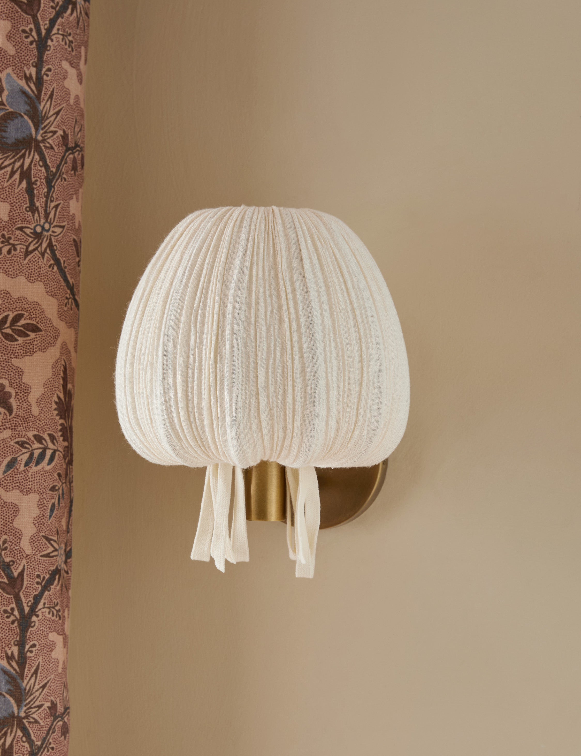 Camas Sconce