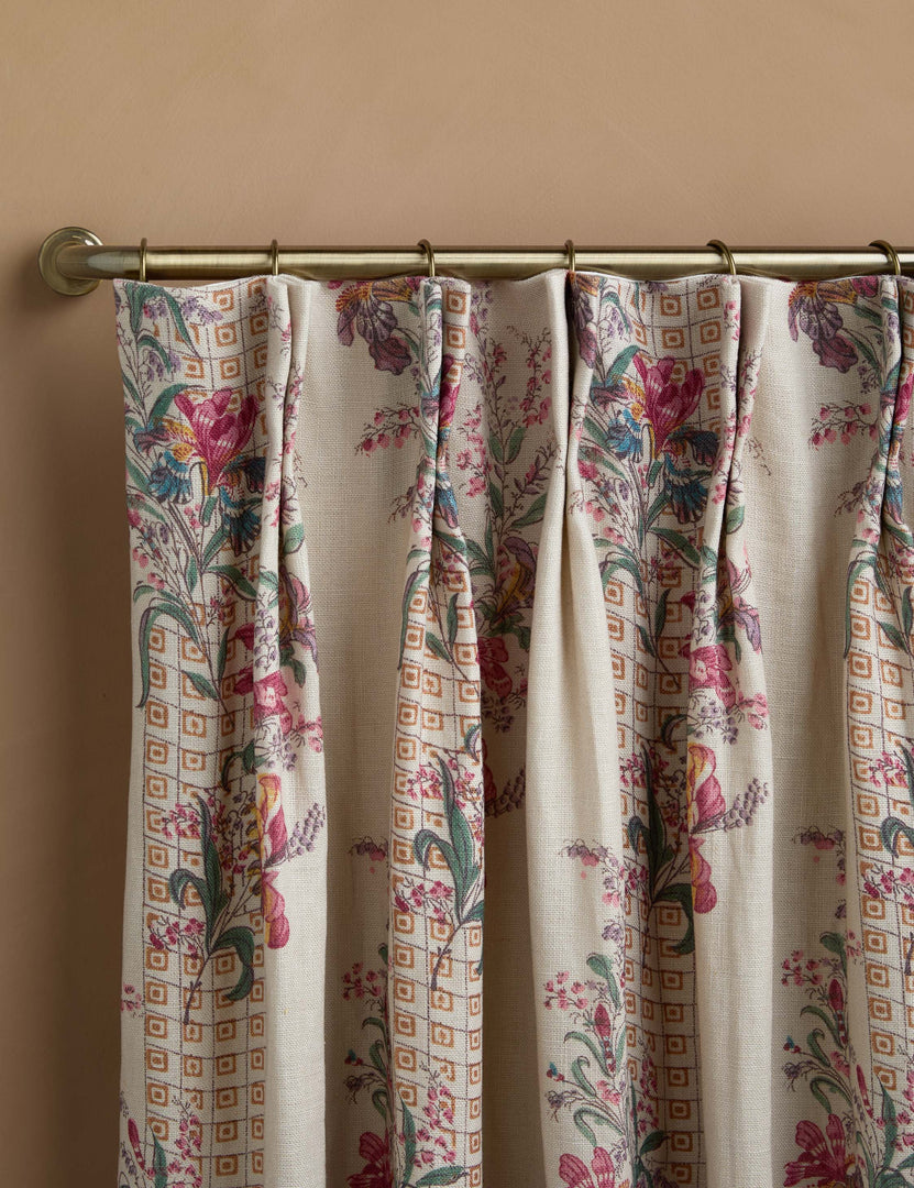 #color::fuchsia-and-gold #size::48--x-84- #size::48--x-96- #size::48--x-108- #size::48--x-120- #lining-type::cotton-lining