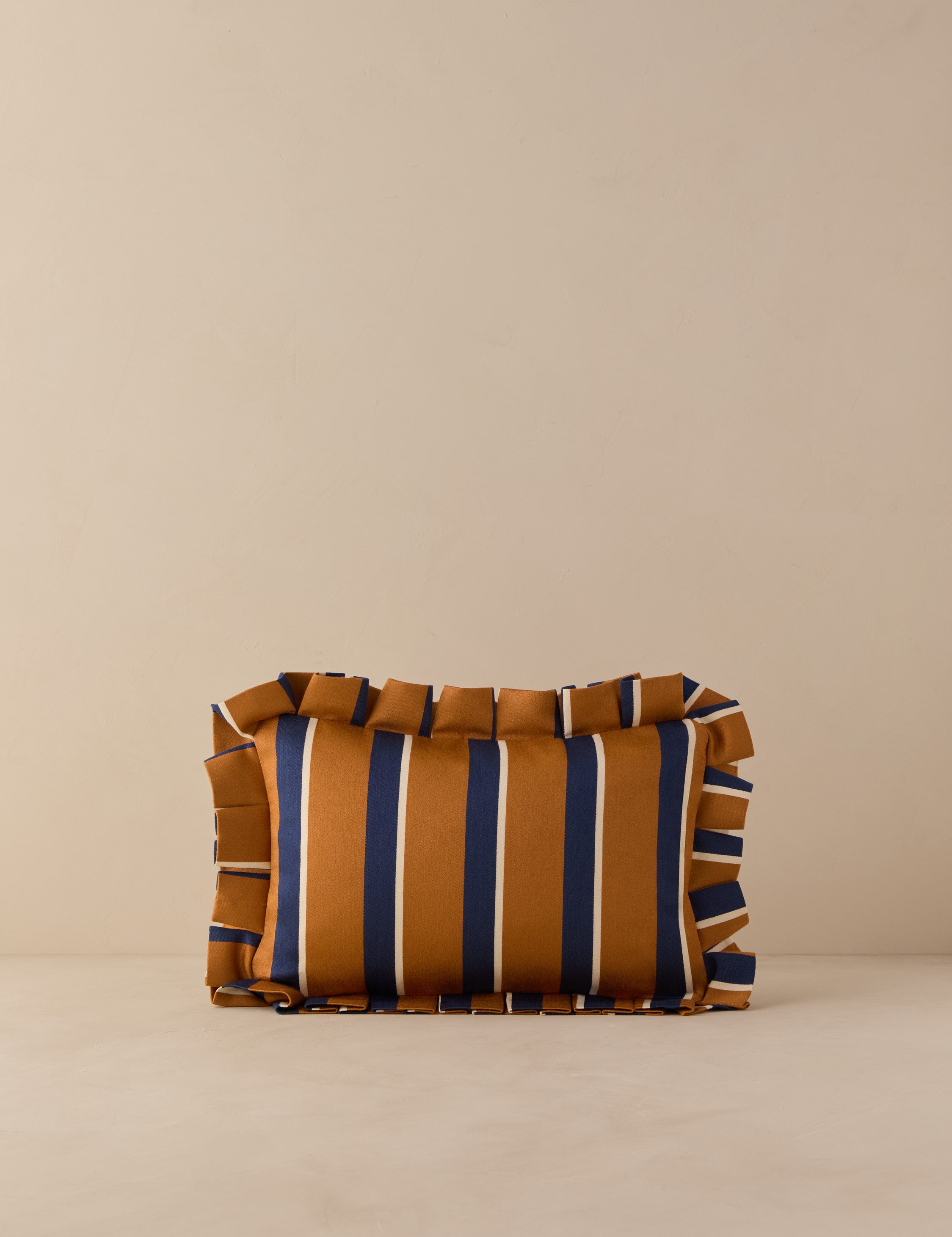 #color::tumeric #style::mini-lumbar #fill-type::with-feather-down-insert