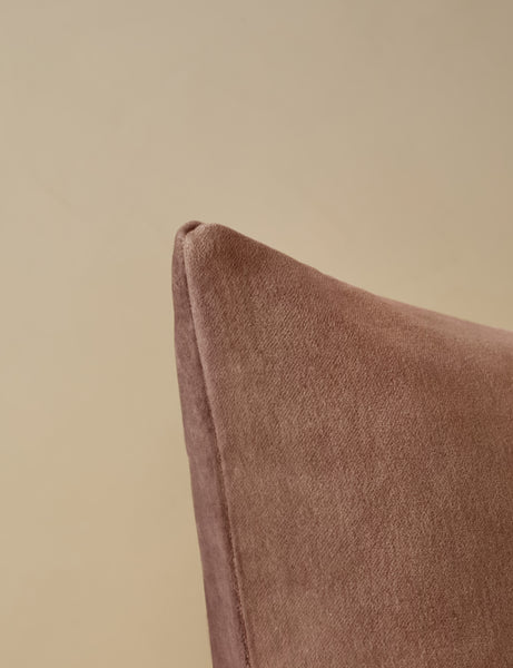#color:dusty-pink #style::lumbar #style::square #fill type::with-feather-down-insert  #fill type::pillow-cover-only 
