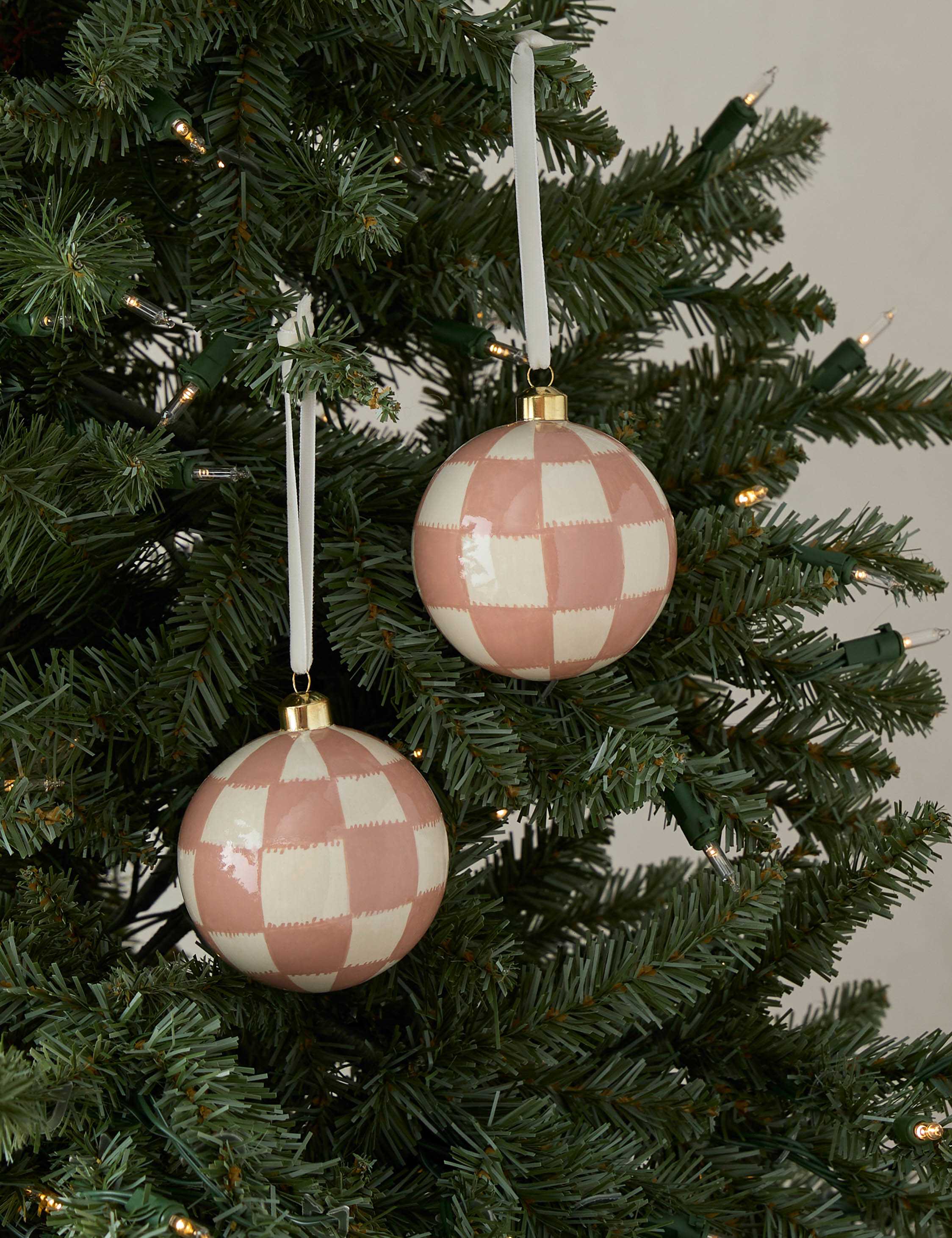 #color::blush-and-white