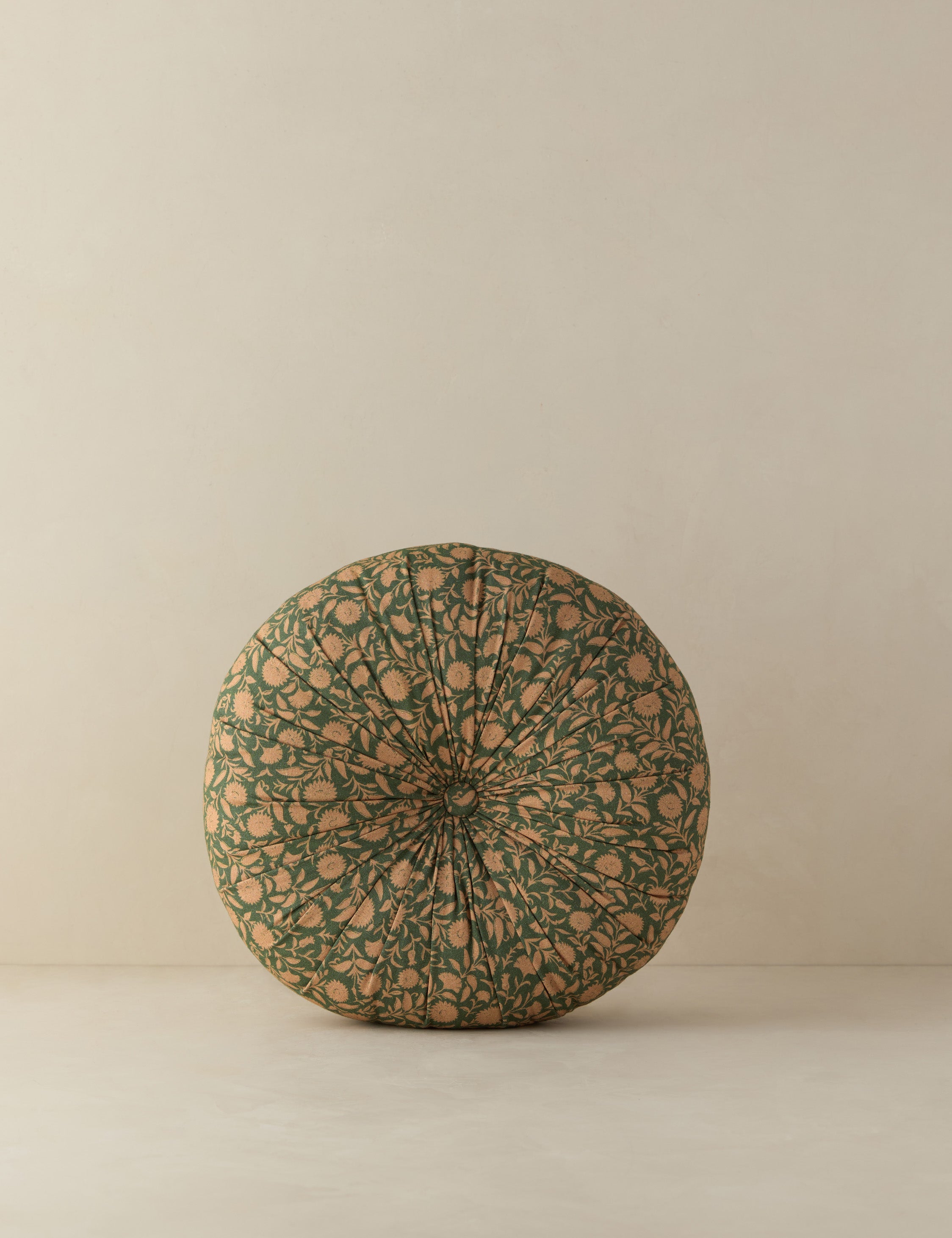 #color::clover-and-flamingo #style::tufted-round