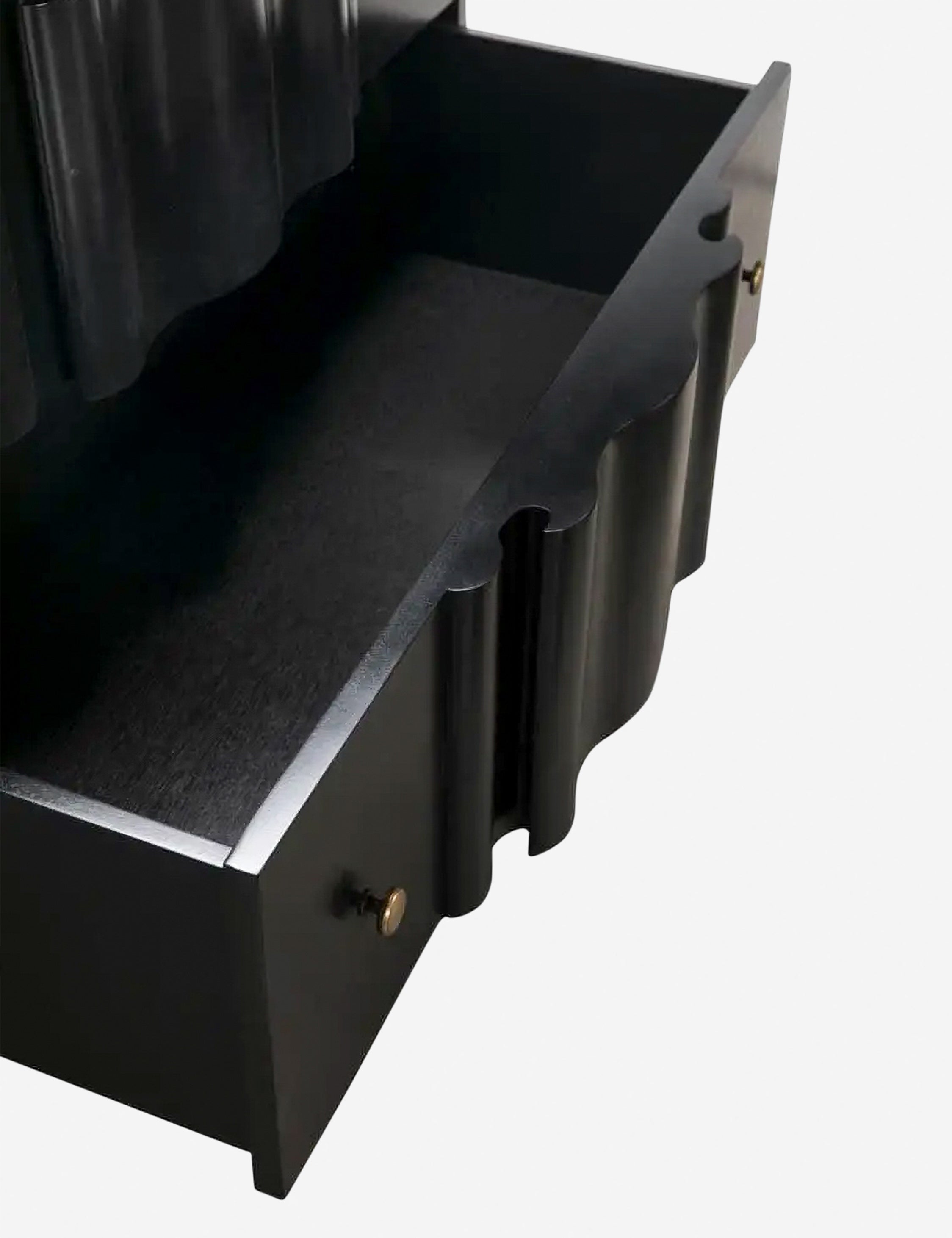 Osanne Dresser - Thumbnail 5