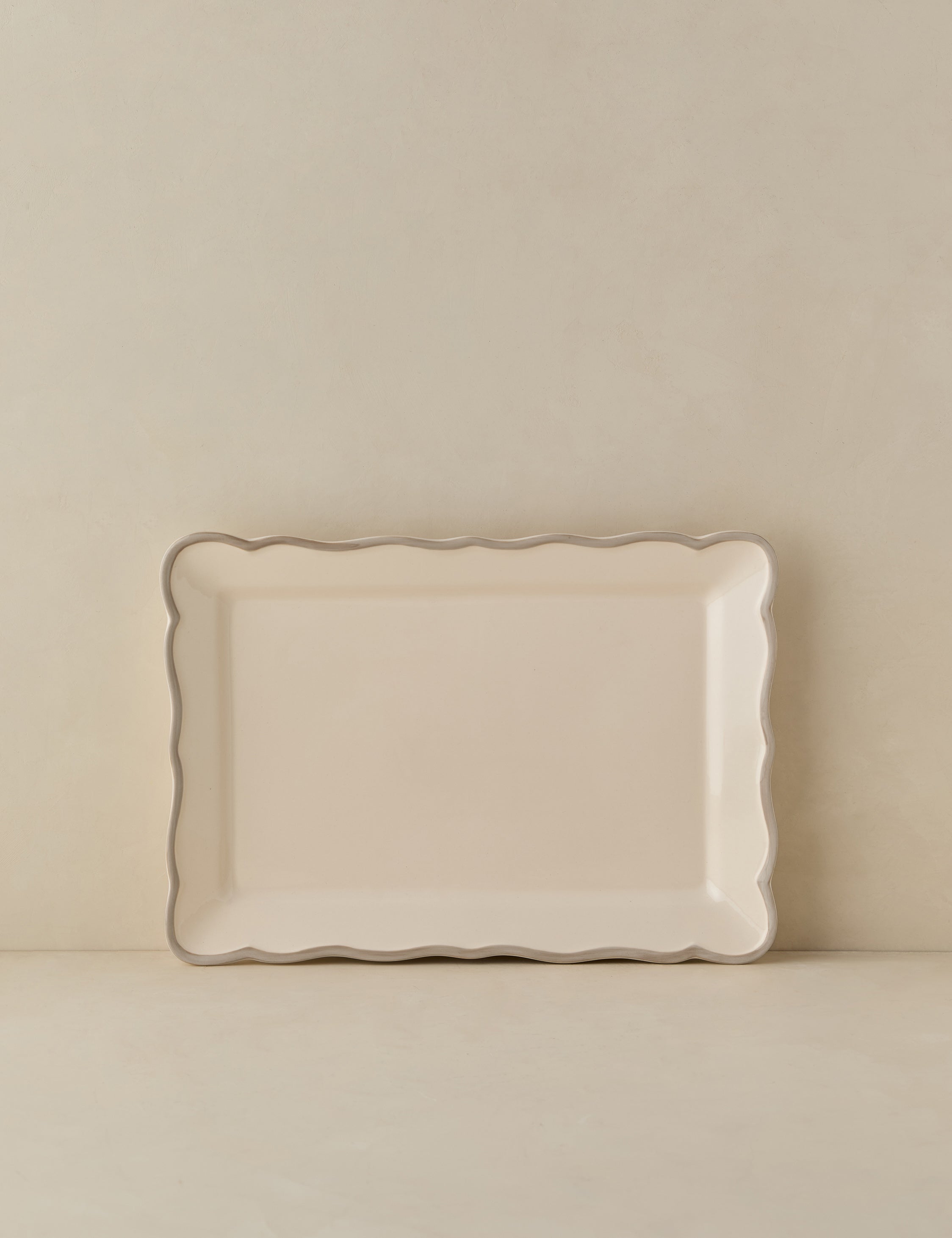 #color:silvia-in-gray #style::rectangular-platter