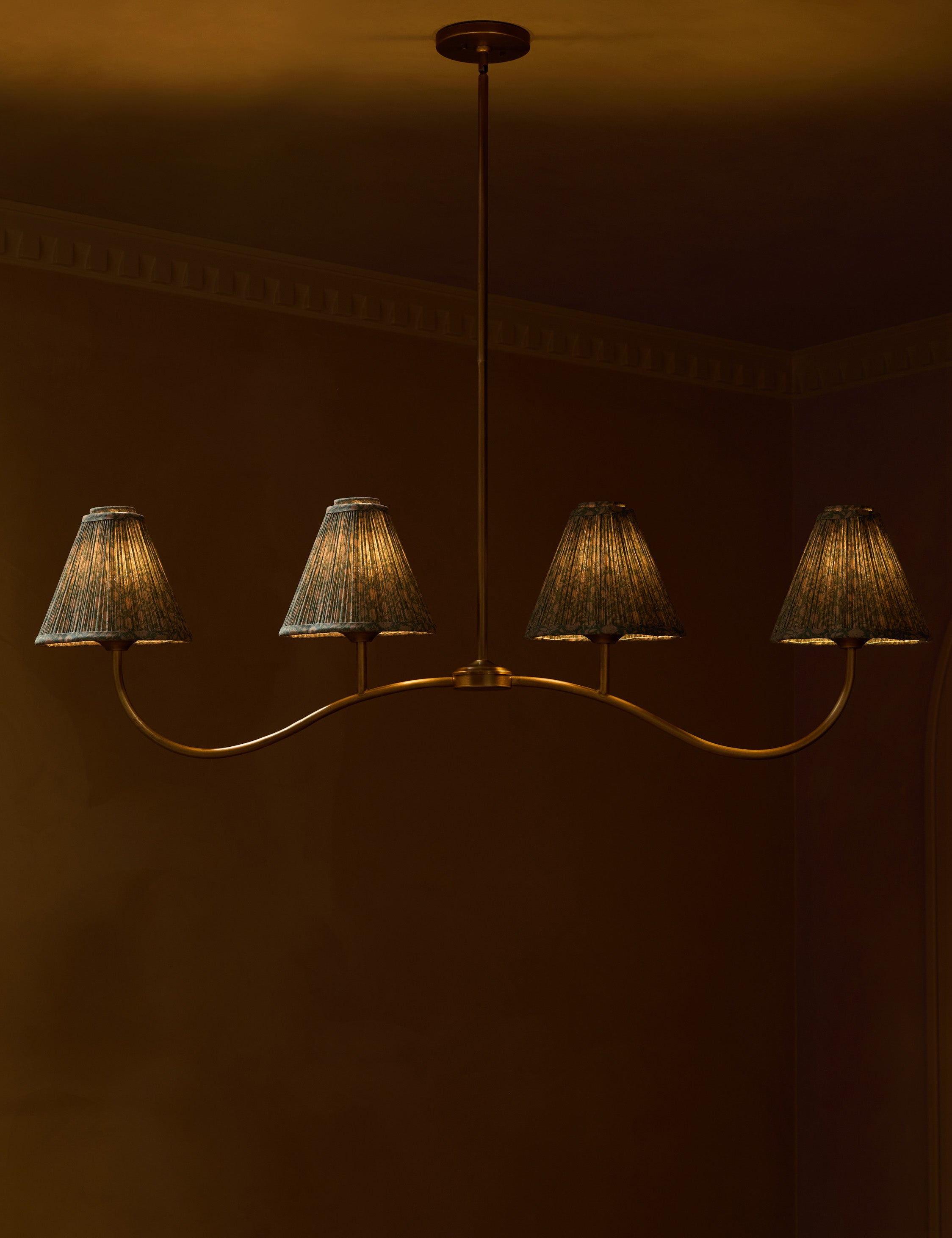 Lulu and Georgia Jordan Linear Chandelier - Thumbnail 5