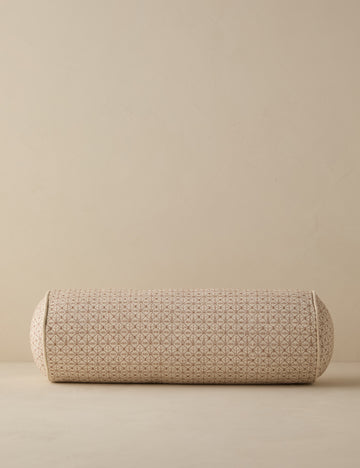 #color::ivory #style::bolster