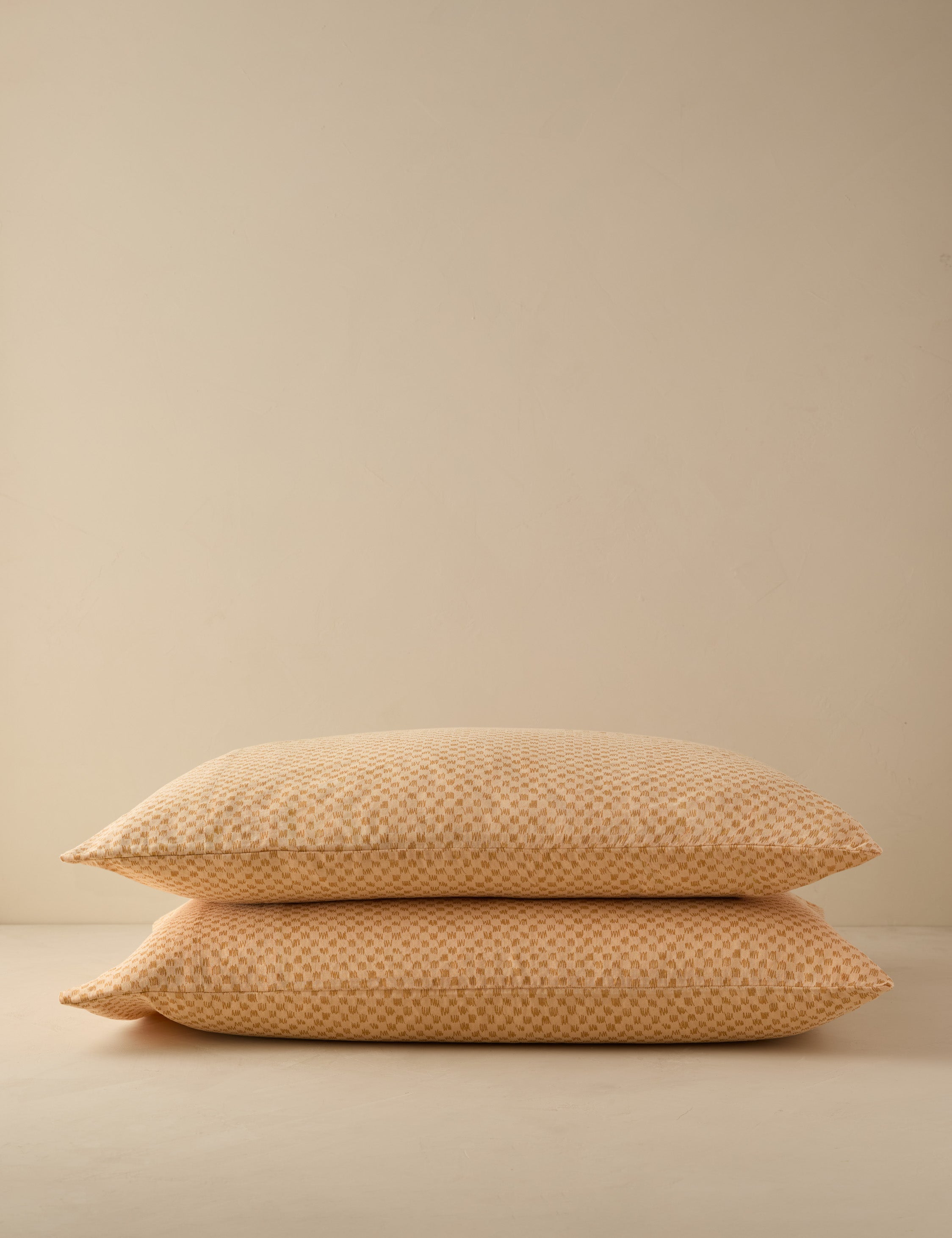 #color::peach #size::king #size::standard