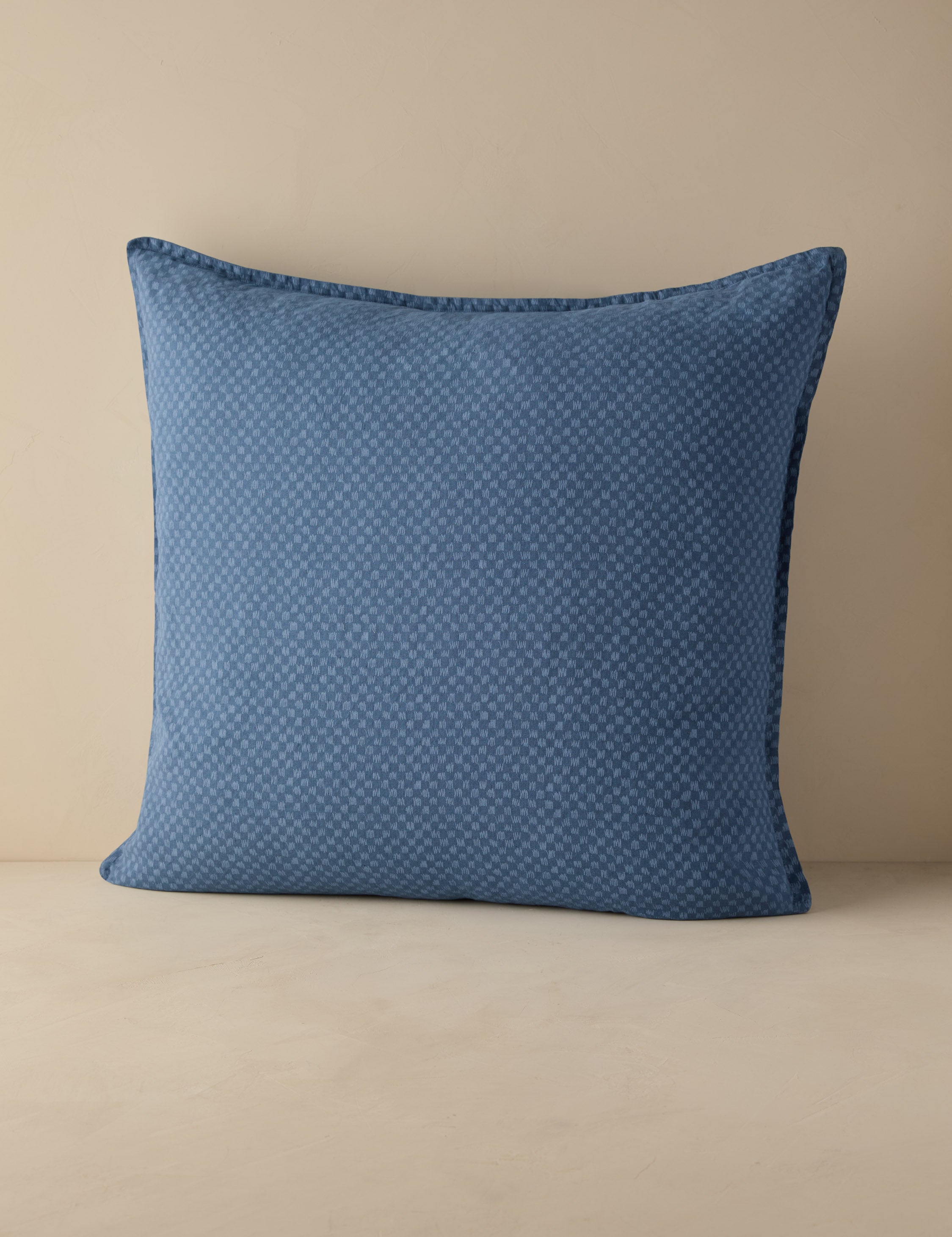 #color::azure #size::euro