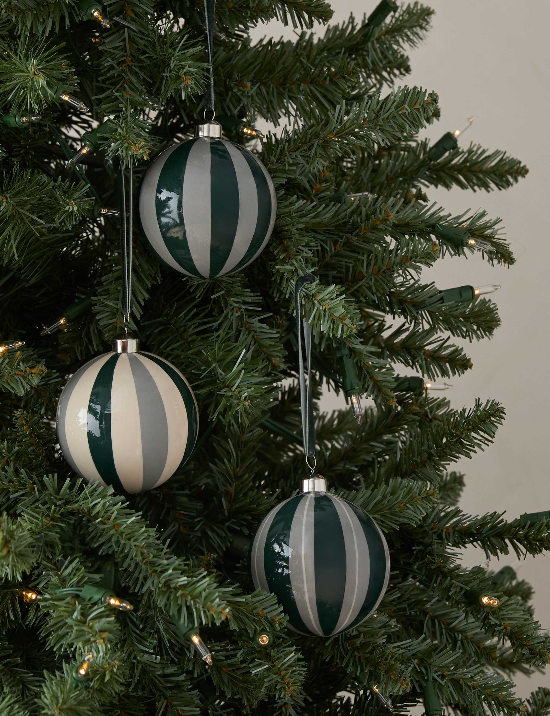 #color::emerald-and-mint