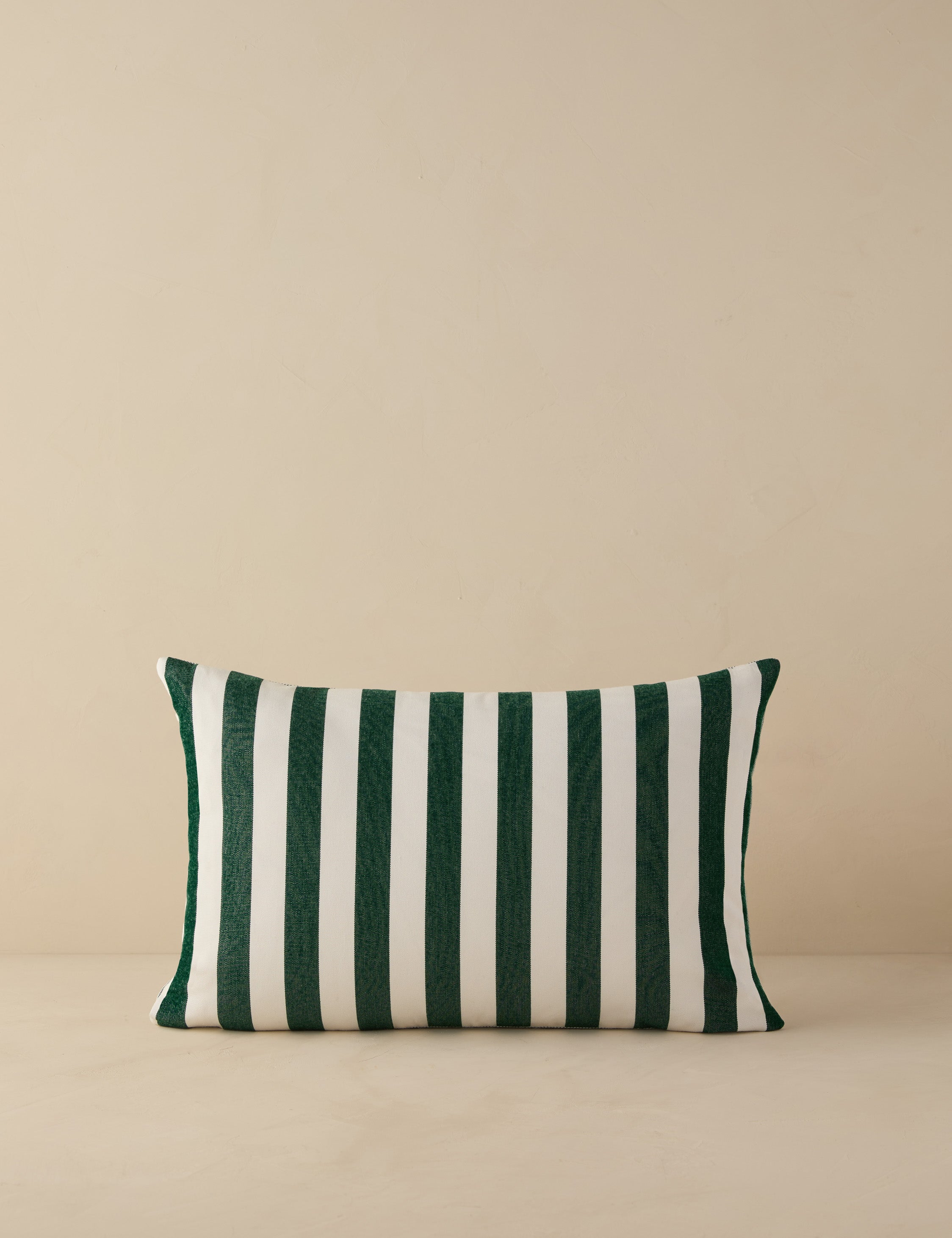 #style::lumbar #color::white-and-green