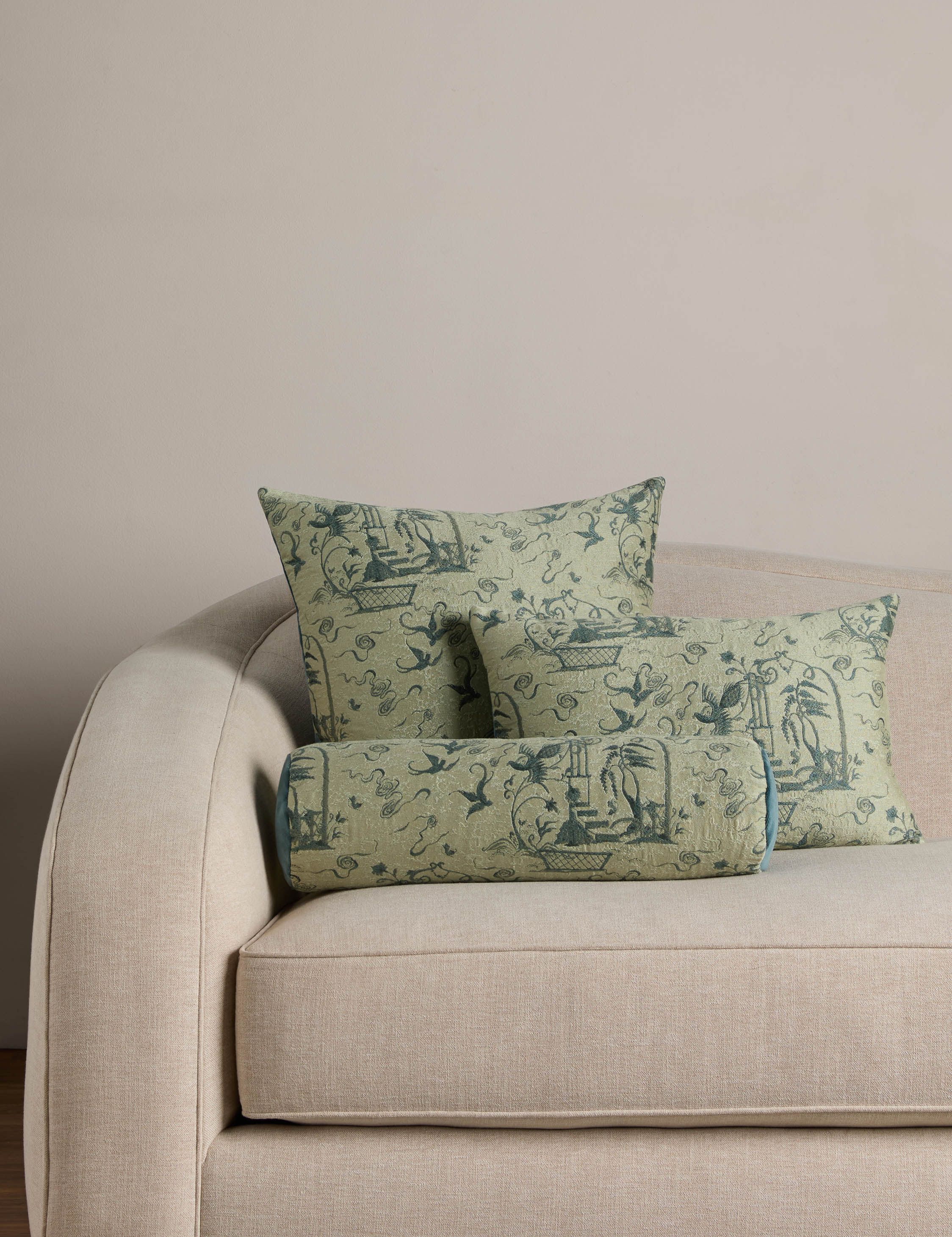 #color::marine #style::square #style::lumbar #style::bolster