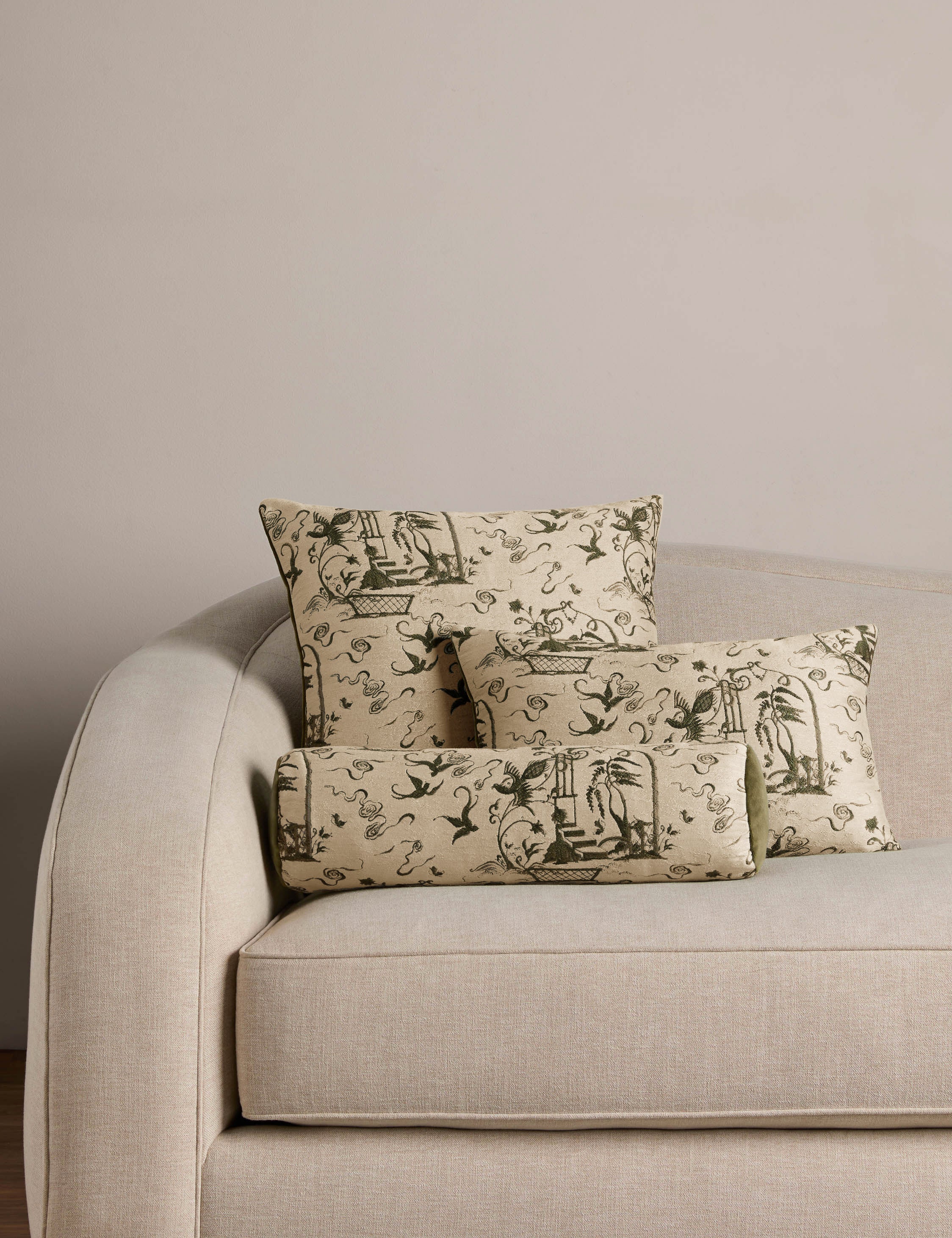 #color::green #style::square #style::lumbar #style::bolster