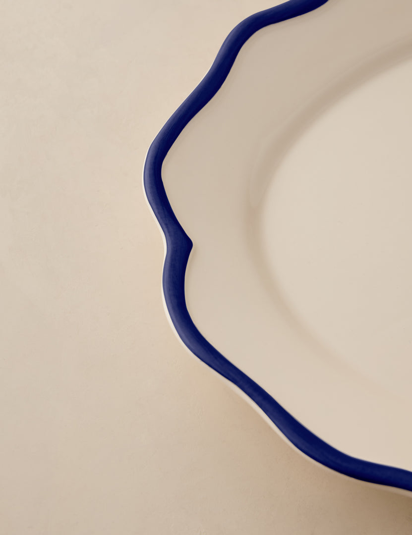 #color::jane-in-blue #style::oval-platter