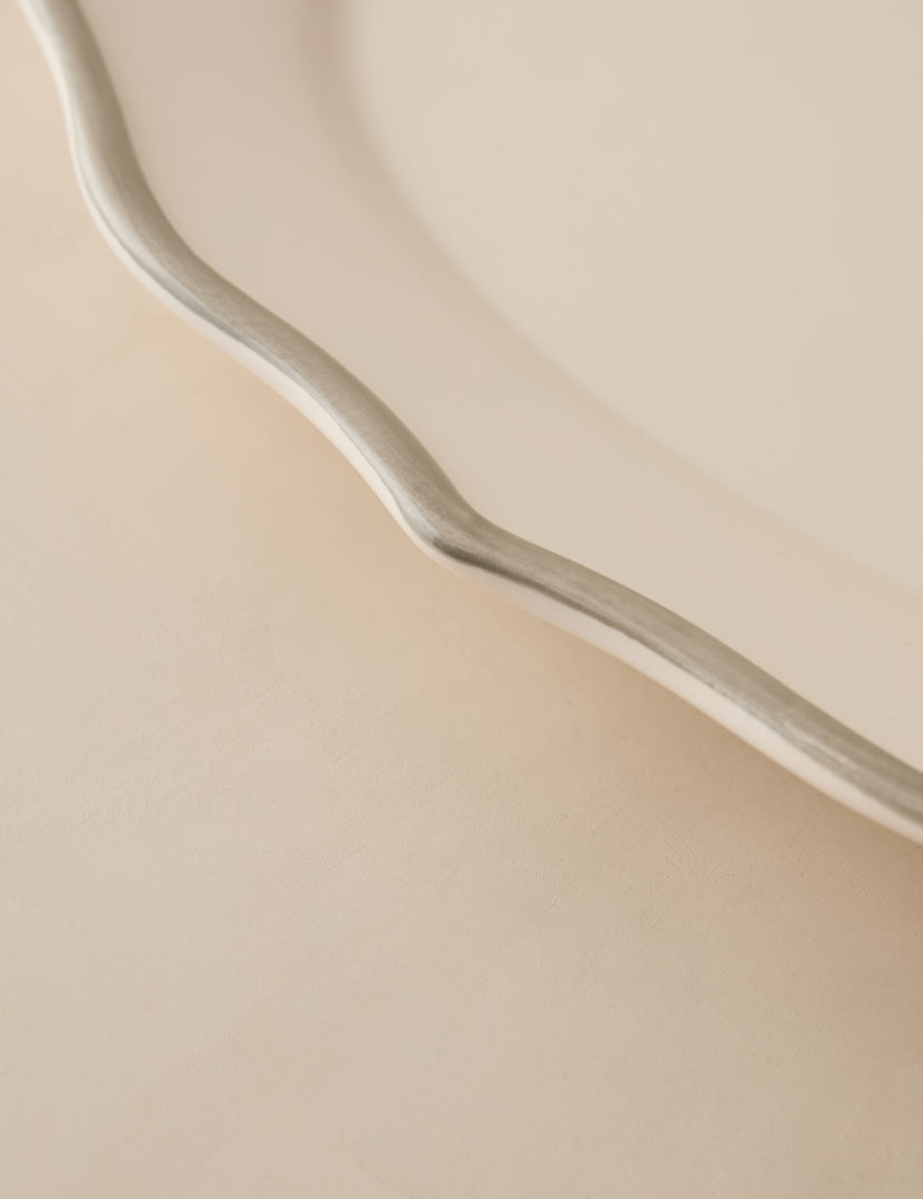 #color:silvia-in-gray #style::oval-platter