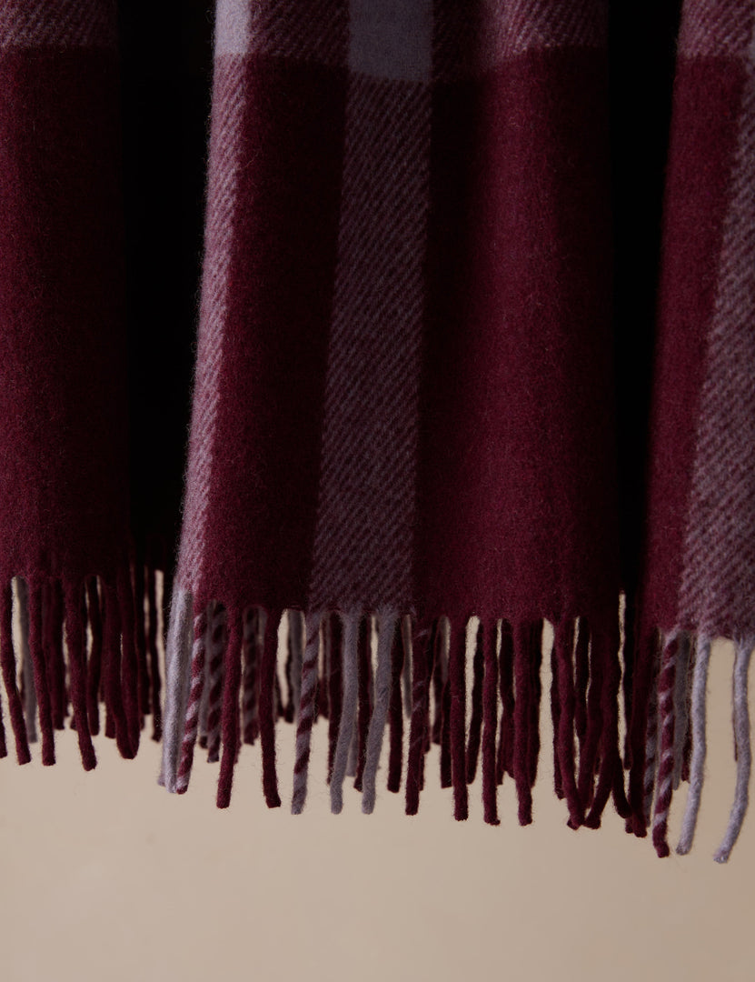 #color::burgundy-modern-tartan