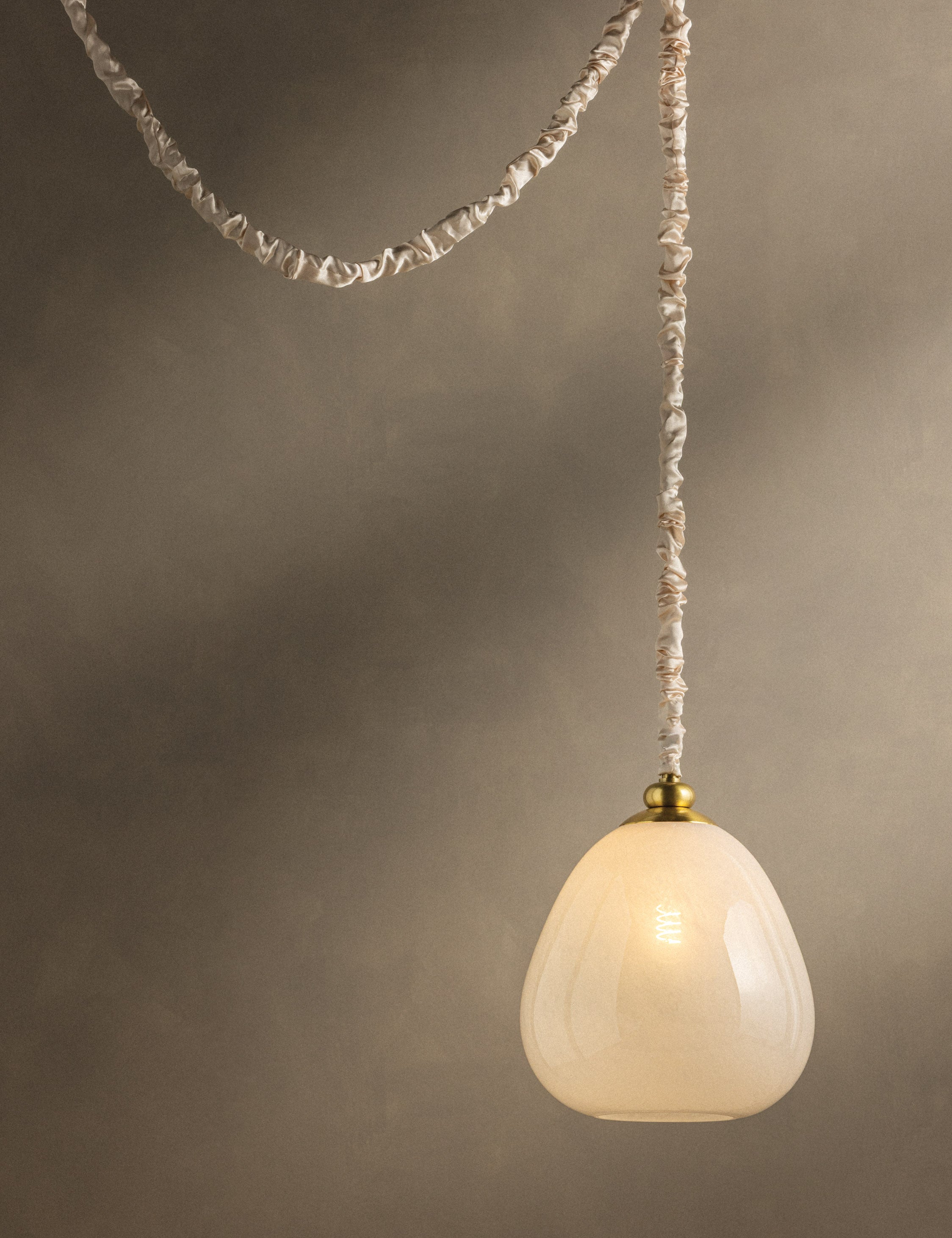 #color::ivory #size::11.5"Dia 